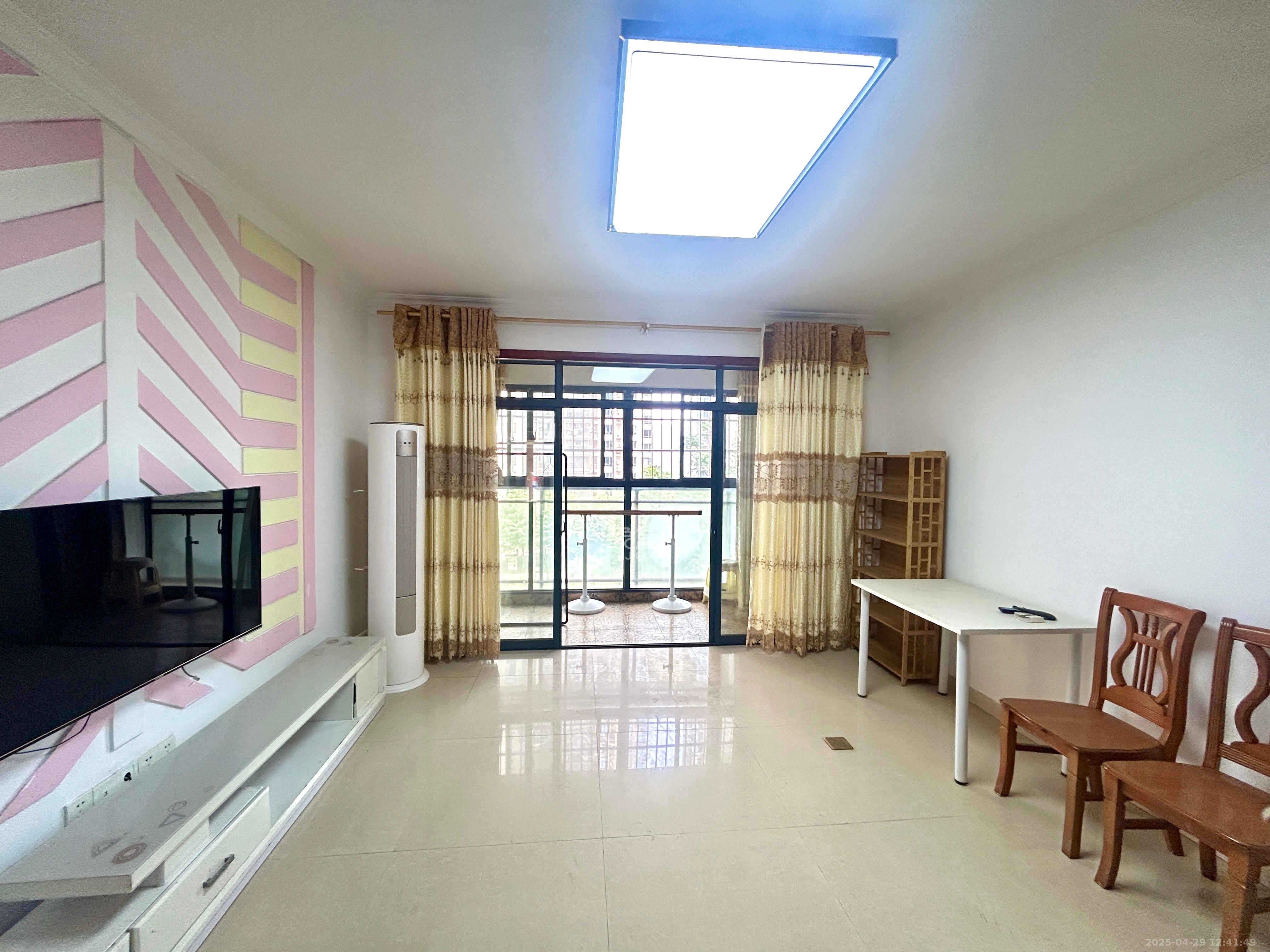 江河双水湾  1室2厅2卫    2800.0元/月 江河双水湾  1室2厅2卫    2800.0元/月