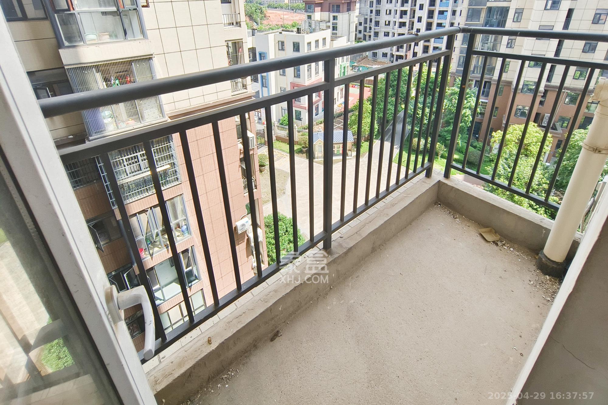 和悦城(蟠龙景苑) 3室2厅1卫 80.0万 和悦城(蟠龙景苑) 3室2厅1卫 80.0万阳台