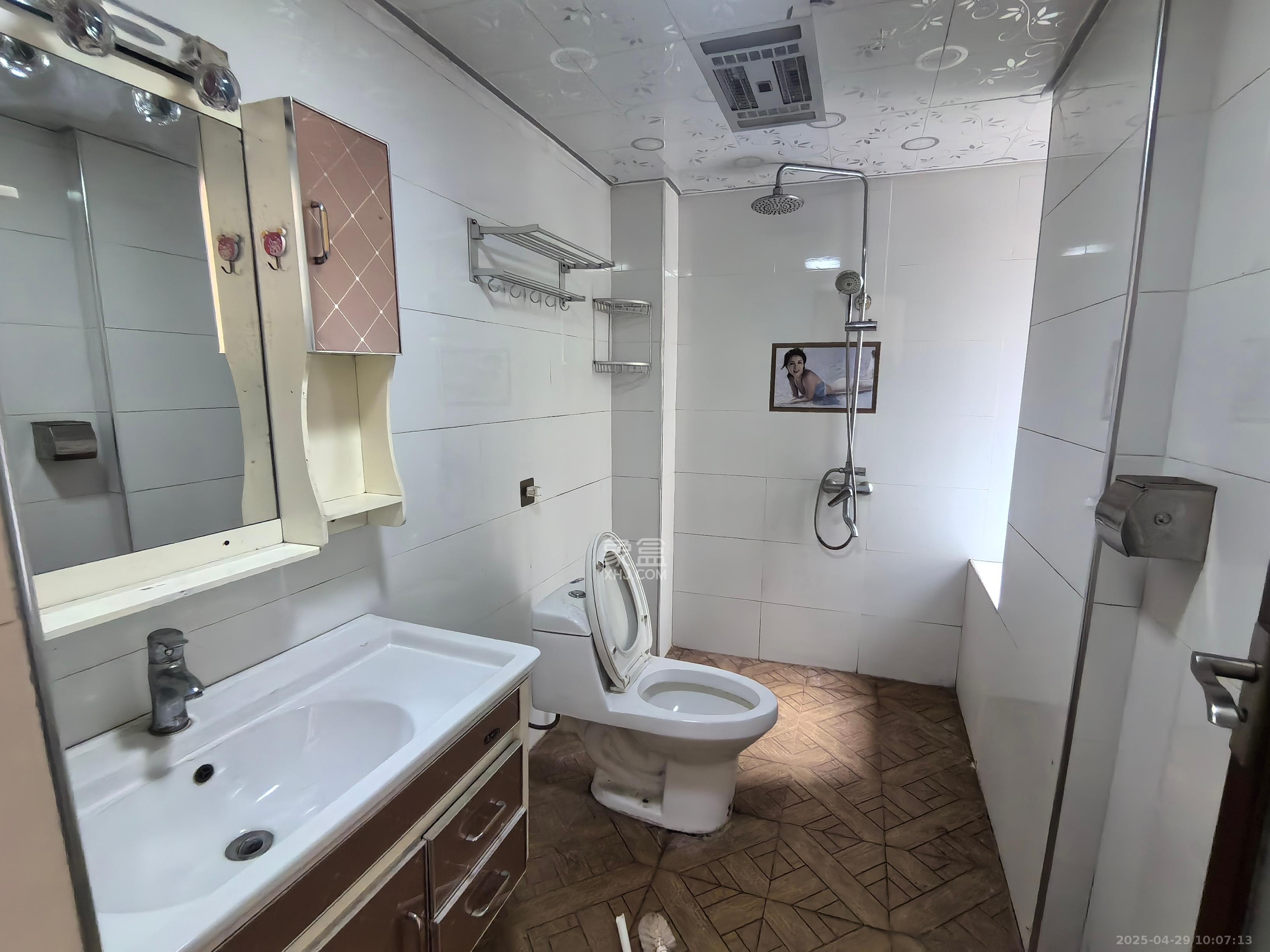 南郡雅园 3室2厅2卫 1600.0元/月 南郡雅园 3室2厅2卫 1600.0元/月室内图