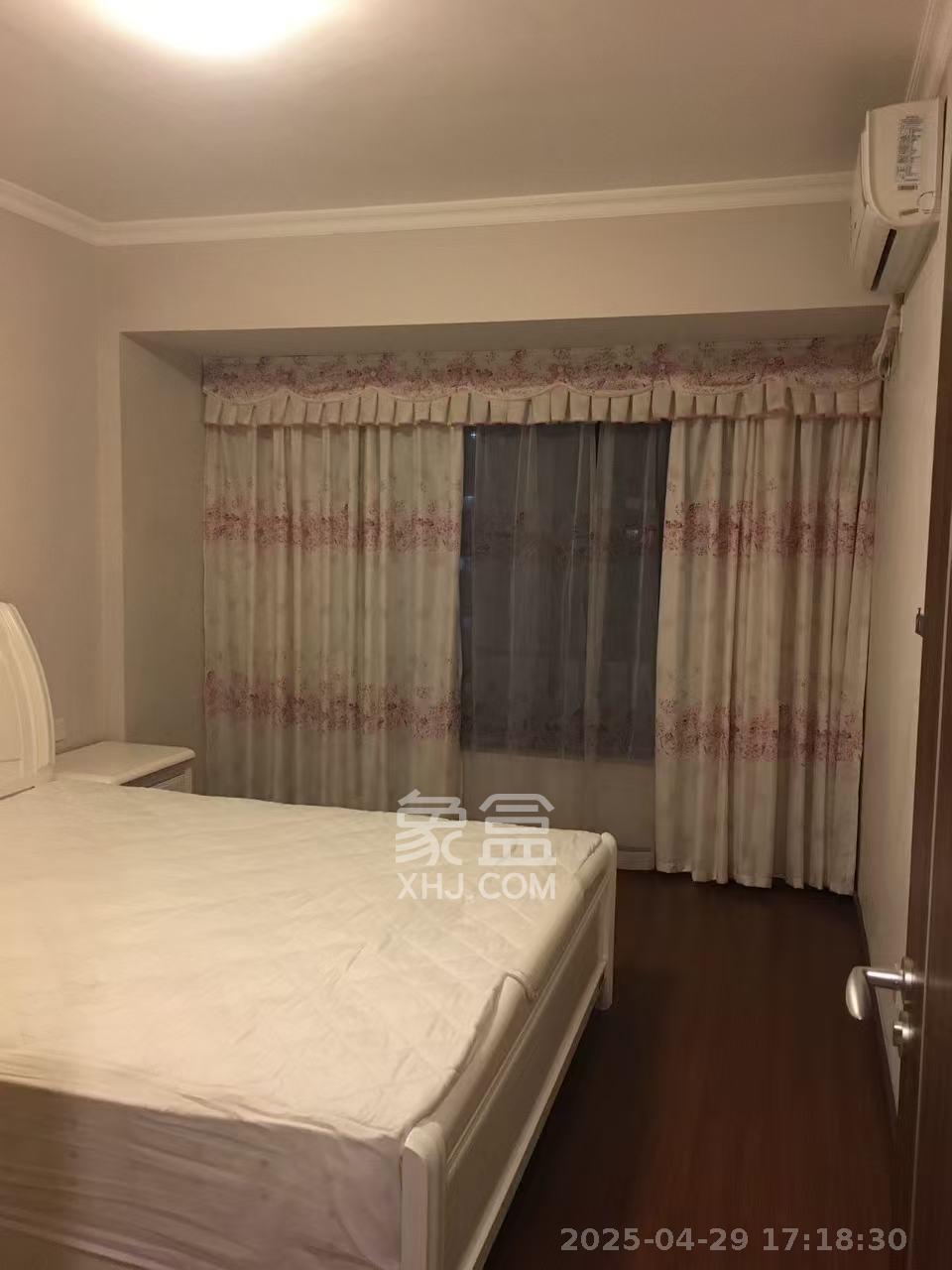万科城市花园  3室2厅1卫   2200.00元/月室内图