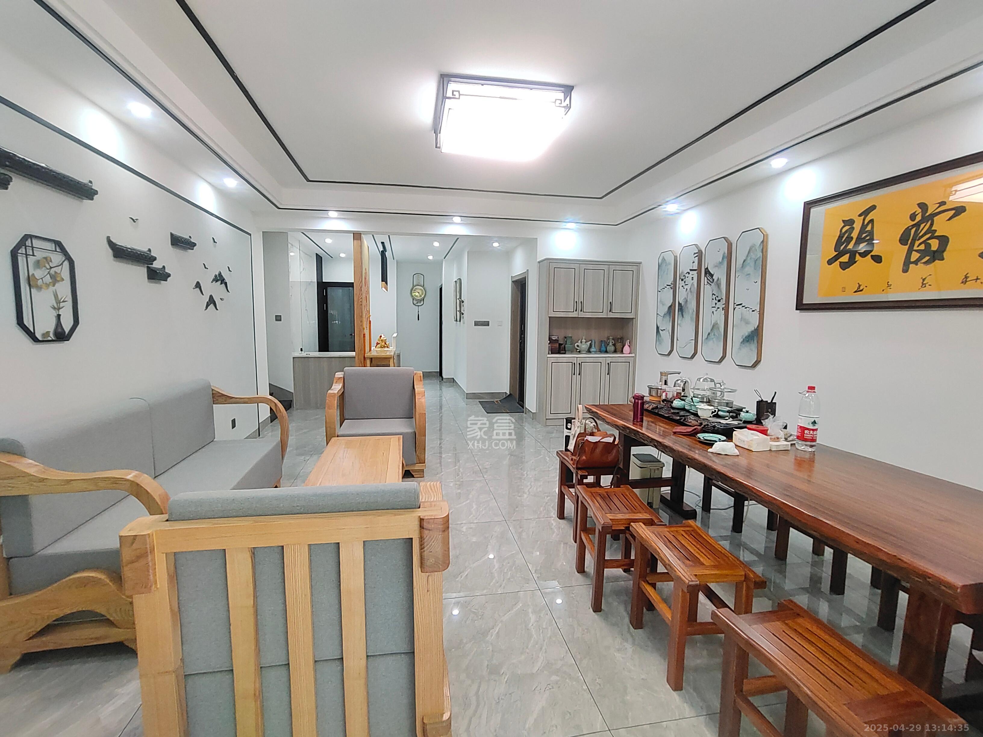 纳帕溪谷 5室2厅2卫 105.0万 纳帕溪谷 5室2厅2卫 105.0万客厅