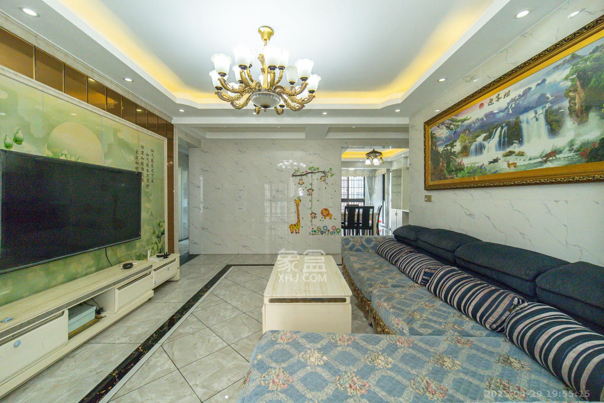 国泰九龙湾 4室2厅2卫 125.0万 国泰九龙湾 4室2厅2卫 125.0万客厅