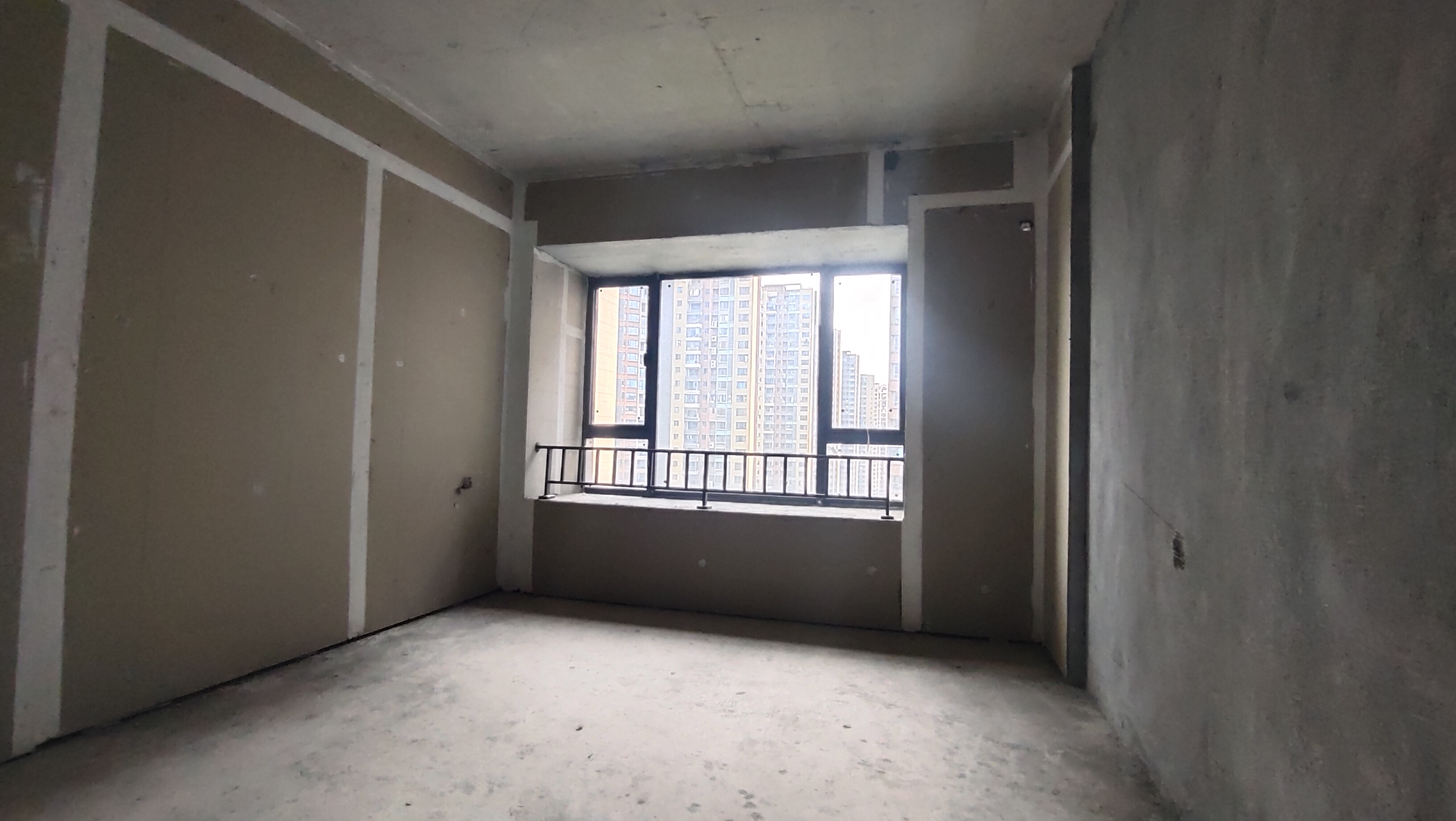 宁邦中心(二期公园里) 4室2厅2卫 67.8万 宁邦中心(二期公园里) 4室2厅2卫 67.8万卧室