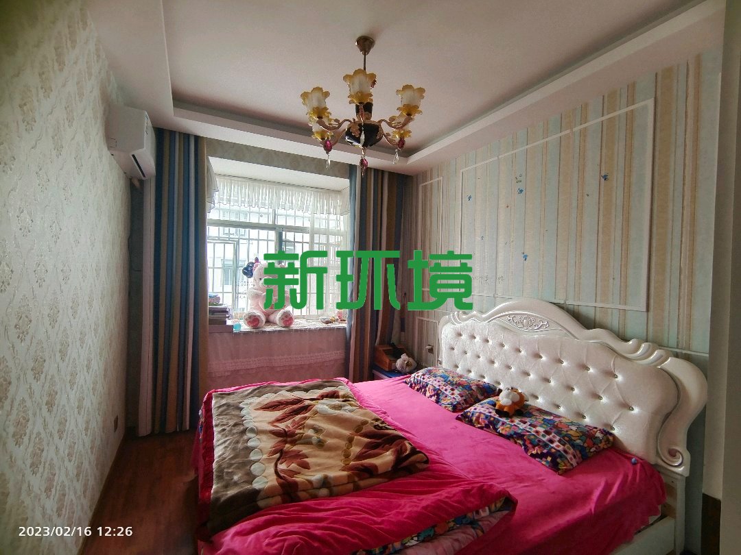 德皇小区  4室2厅2卫   118.00万客厅