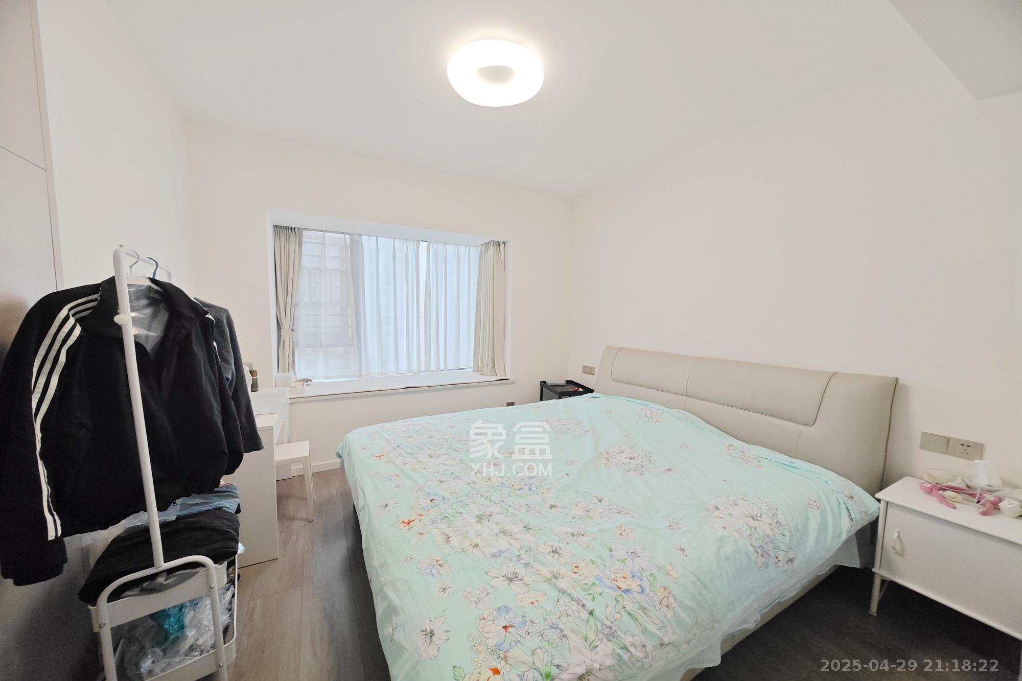 保利大都汇一期、二期  4室2厅2卫    175.0万 保利大都汇一期、二期  4室2厅2卫    175.0万卧室