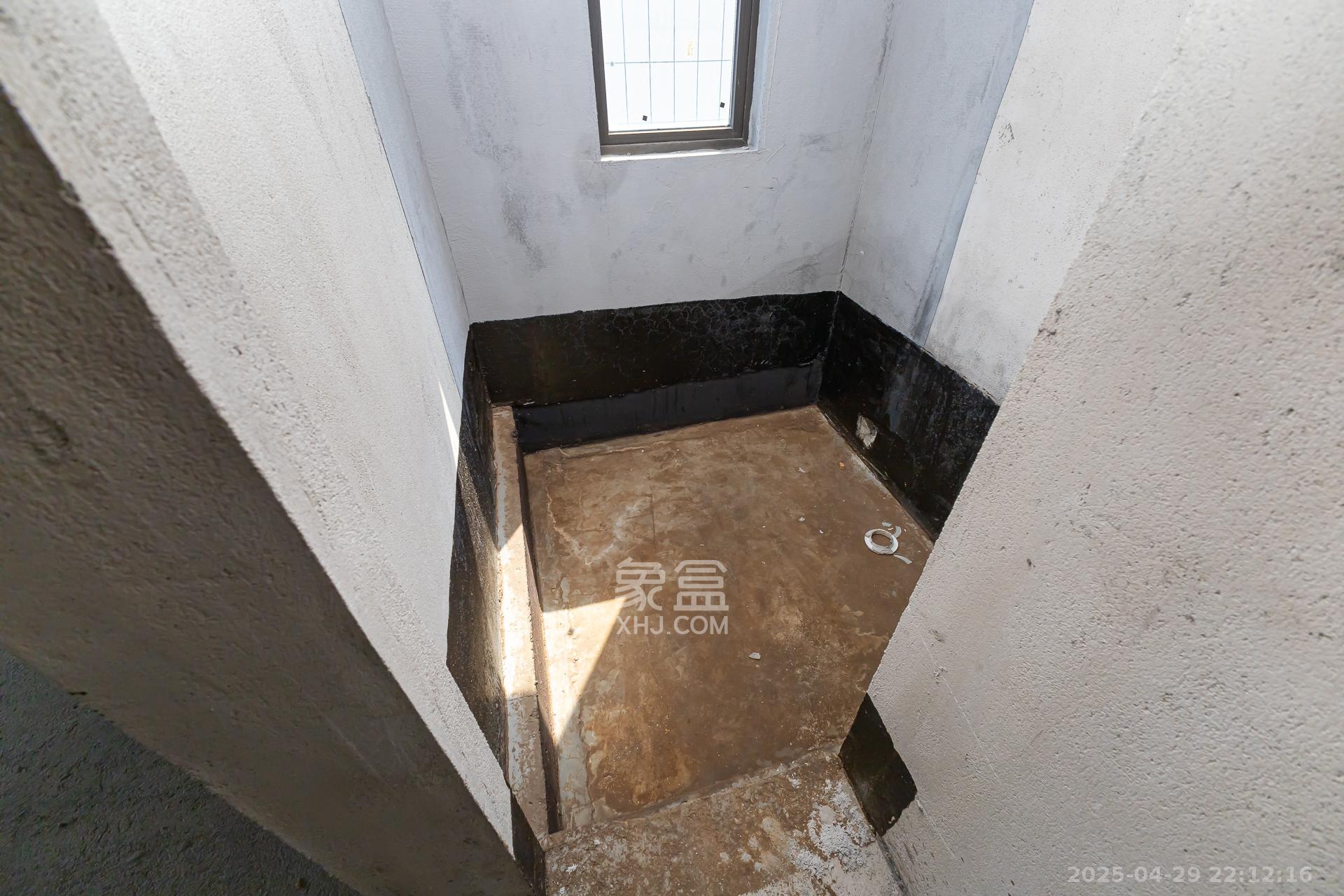 润和湘江天地D区  4室2厅2卫   172.00万卫生间