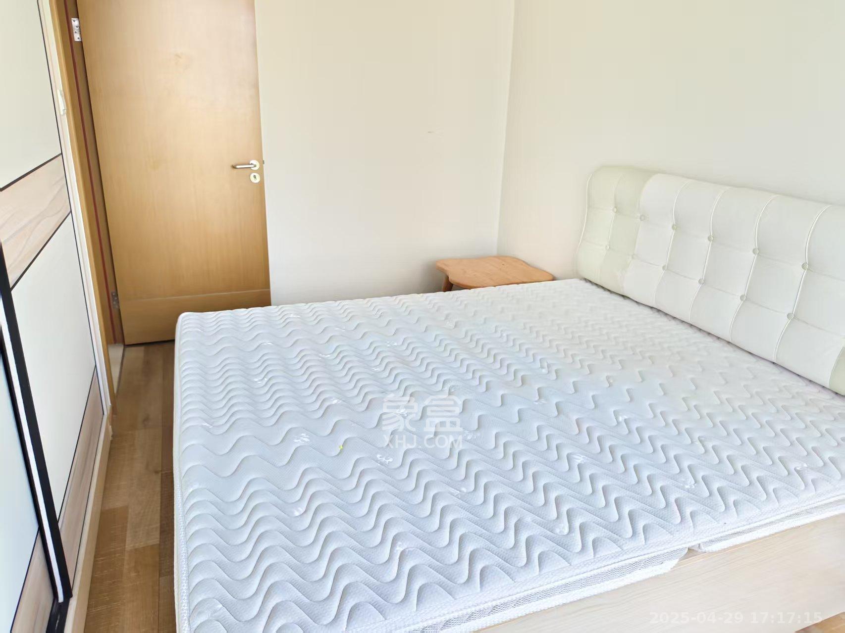 阳光100一期、四五期  3室2厅1卫   2800.00元/月室内图