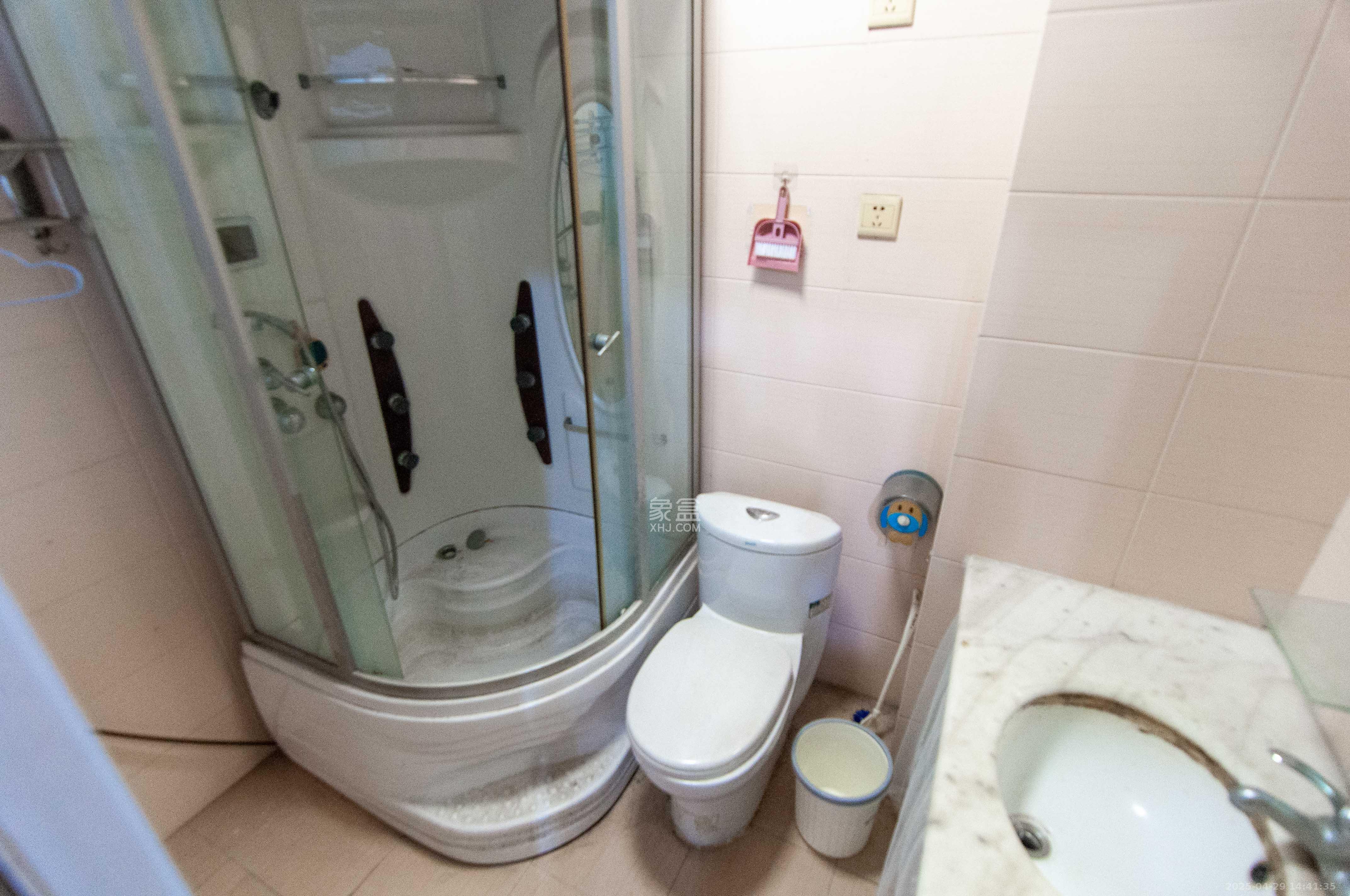 麓谷雅园 3室2厅2卫 69.8万 麓谷雅园 3室2厅2卫 69.8万卫生间