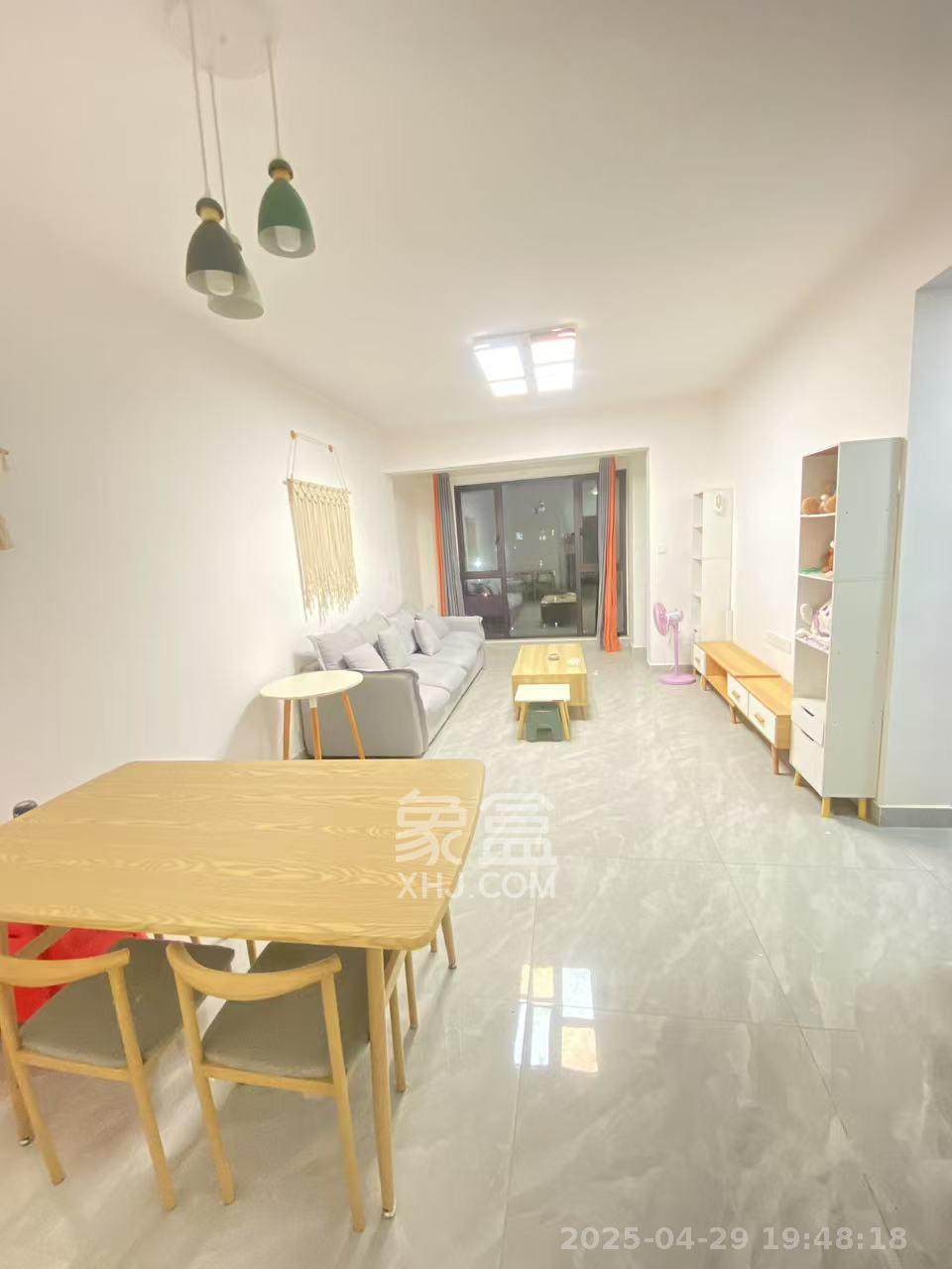 卓越蔚蓝城邦  3室1厅1卫    2300.0元/月室内图