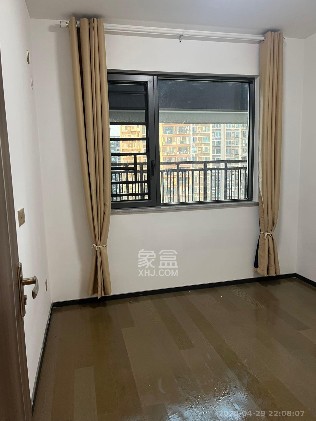 中海阅麓山二期  3室2厅2卫   4000.00元/月室内图