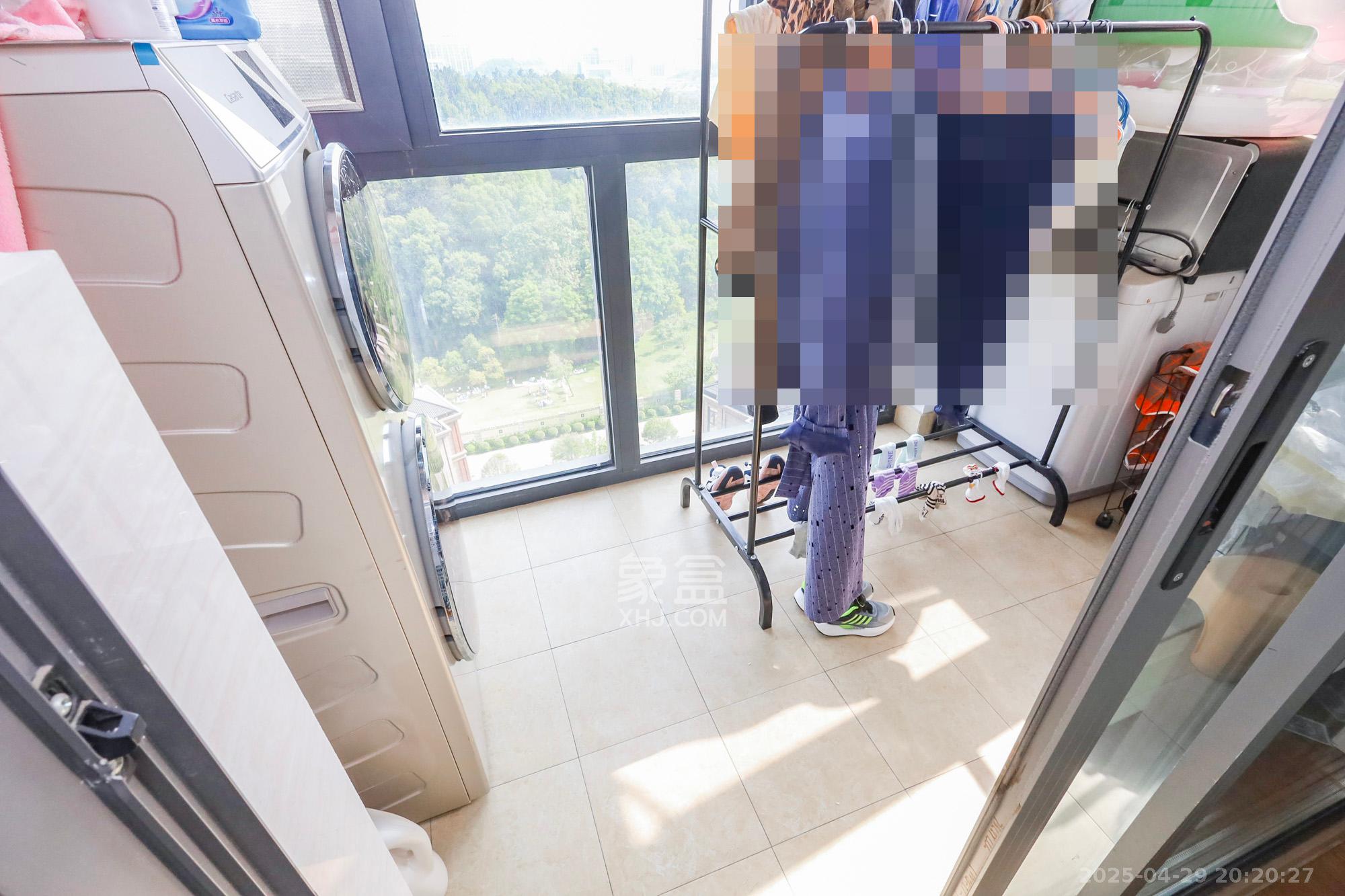 八方小区B区  3室2厅2卫   428.00万其他