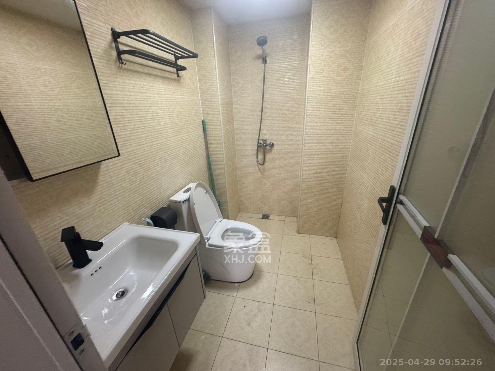 地质家园一、二期(地泰人民公馆) 1室1厅1卫 2300.0元/月 地质家园一、二期(地泰人民公馆) 1室1厅1卫 2300.0元/月室内图