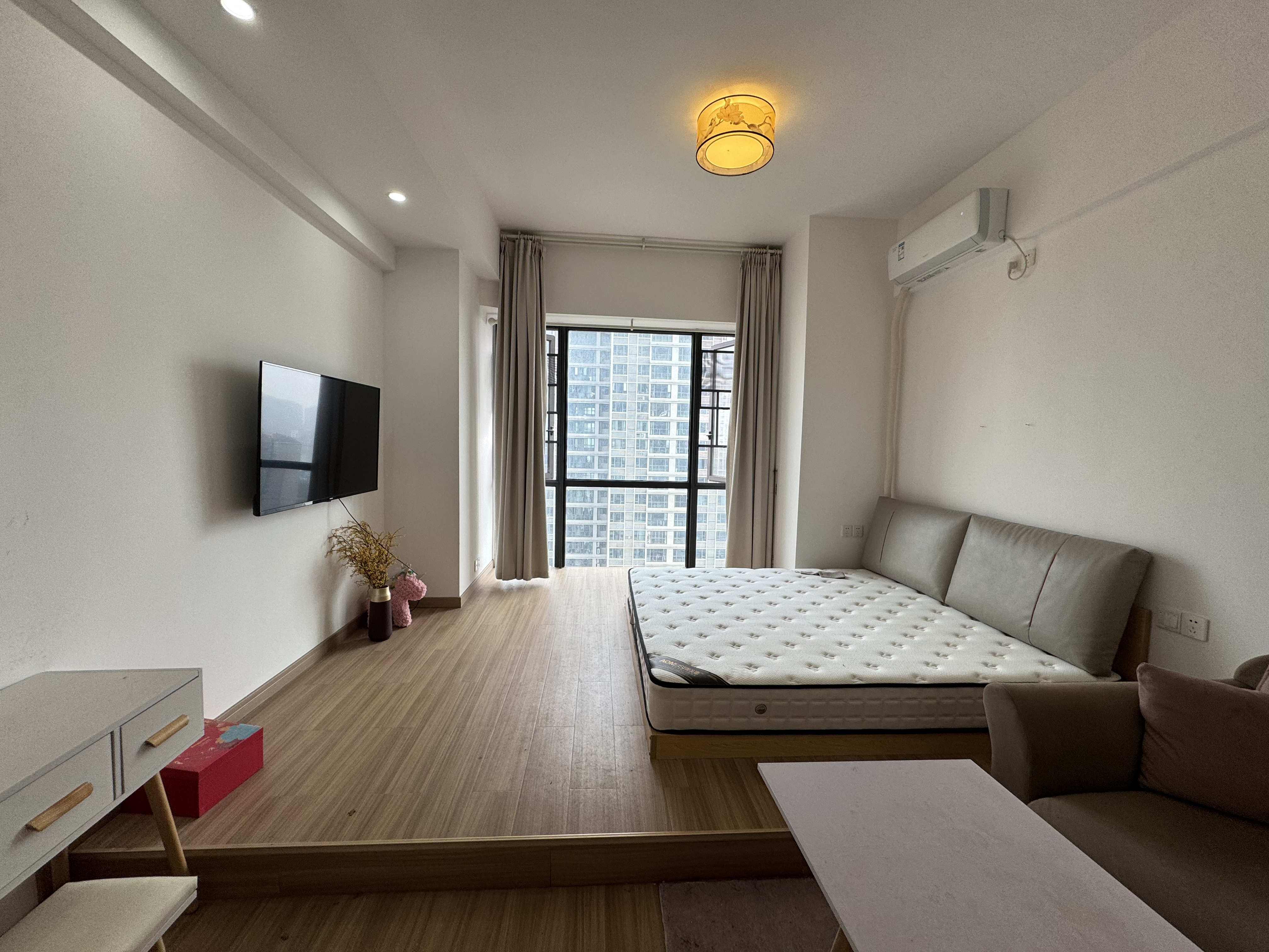 朗廷览江  1室1厅1卫    32.0万 朗廷览江  1室1厅1卫    32.0万