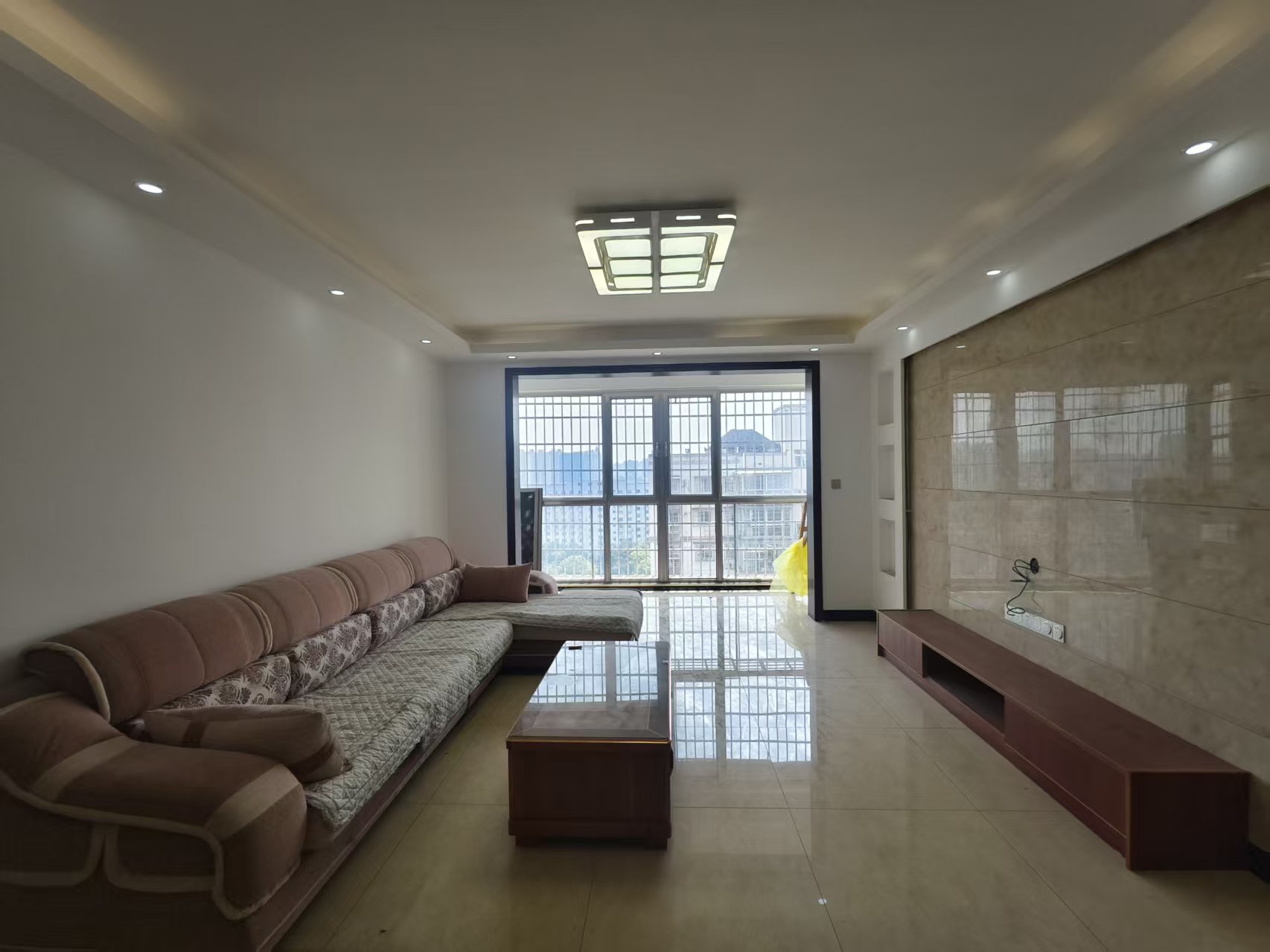 香草园二期春晓  4室2厅2卫    68.0万 香草园二期春晓  4室2厅2卫    68.0万室内图