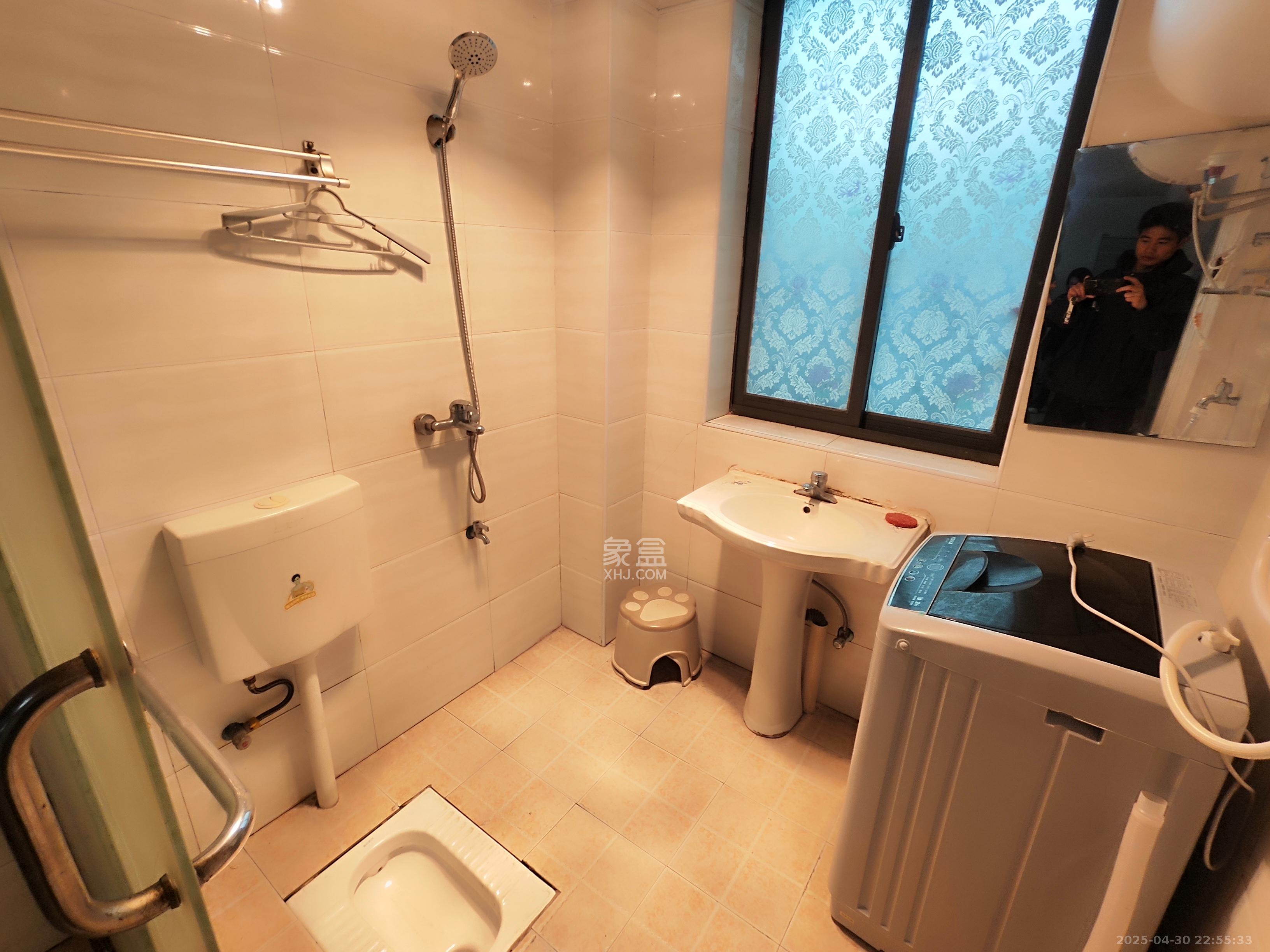 大桥四区  2室2厅1卫    1200.0元/月 大桥四区  2室2厅1卫    1200.0元/月室内图