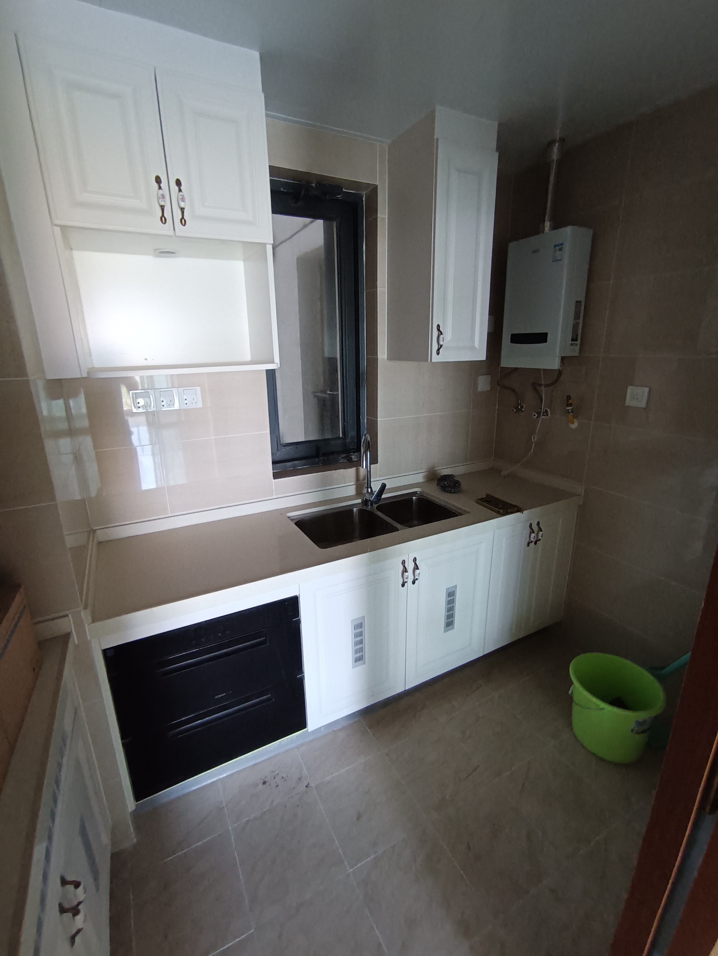 恒大美丽沙天璟湾 2室2厅1卫 175.0万 恒大美丽沙天璟湾 2室2厅1卫 175.0万客厅