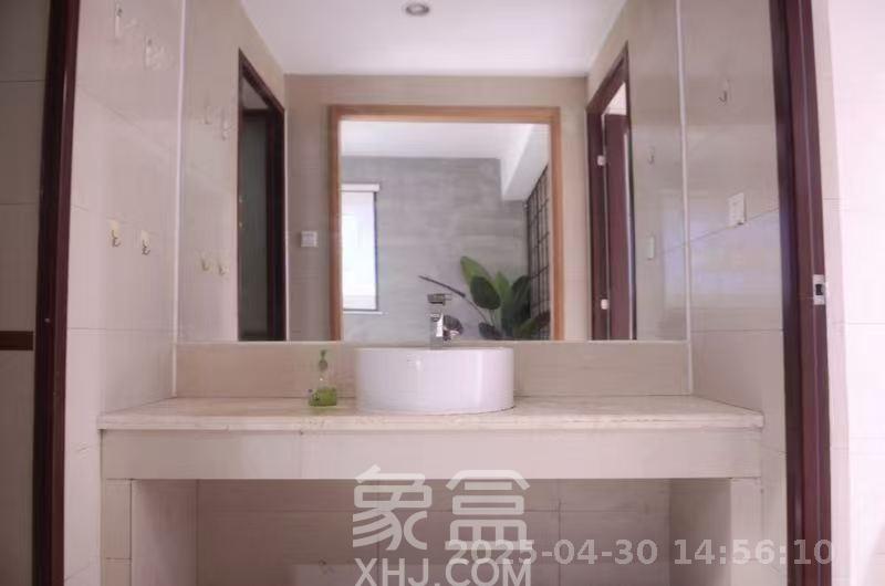 新青年公寓  1室1厅1卫   2200.00元/月室内图