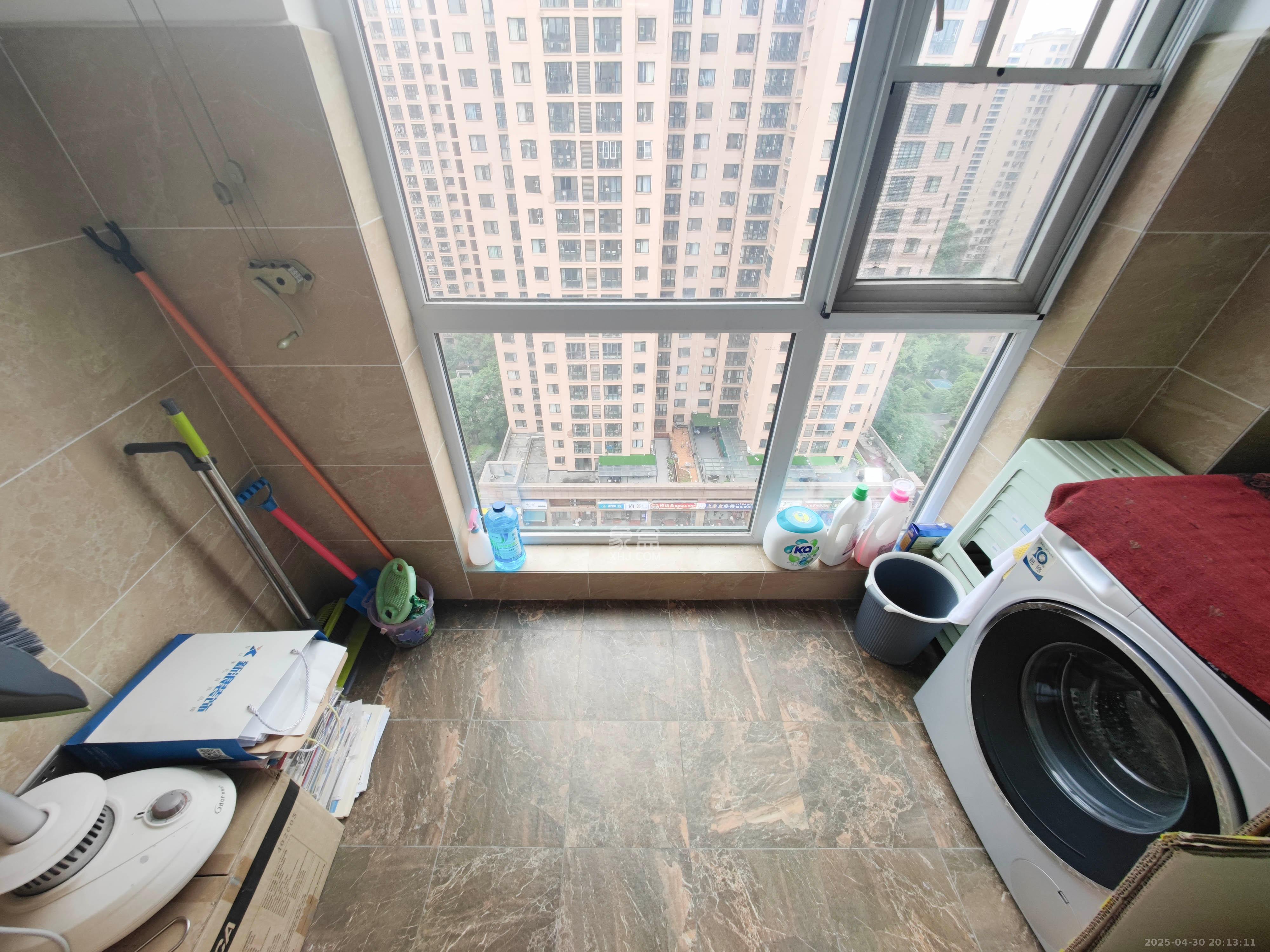 丽发新城 3室2厅2卫 108.0万 丽发新城 3室2厅2卫 108.0万阳台