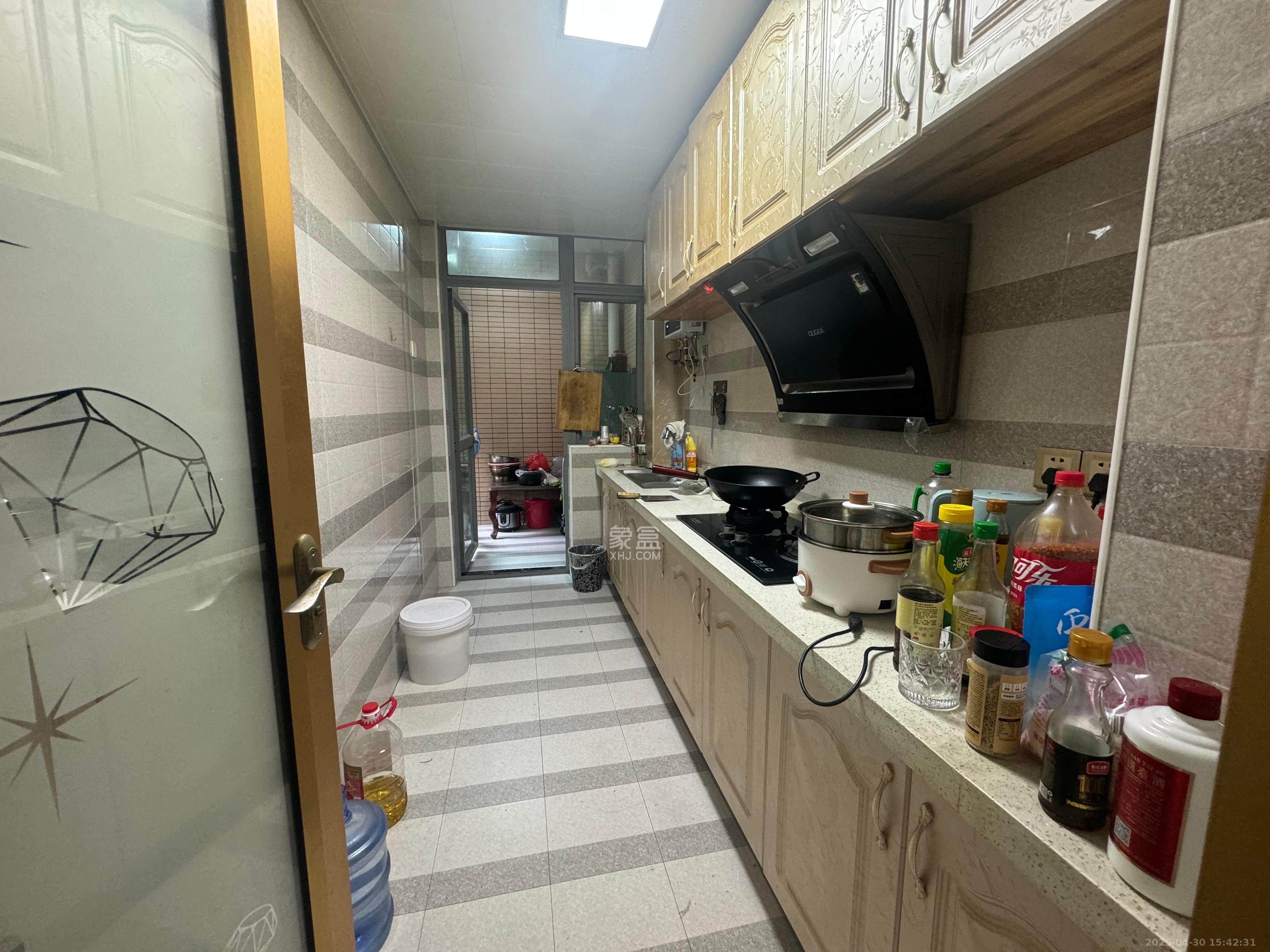 新城新世界一二三期  2室2厅1卫   2600.00元/月室内图