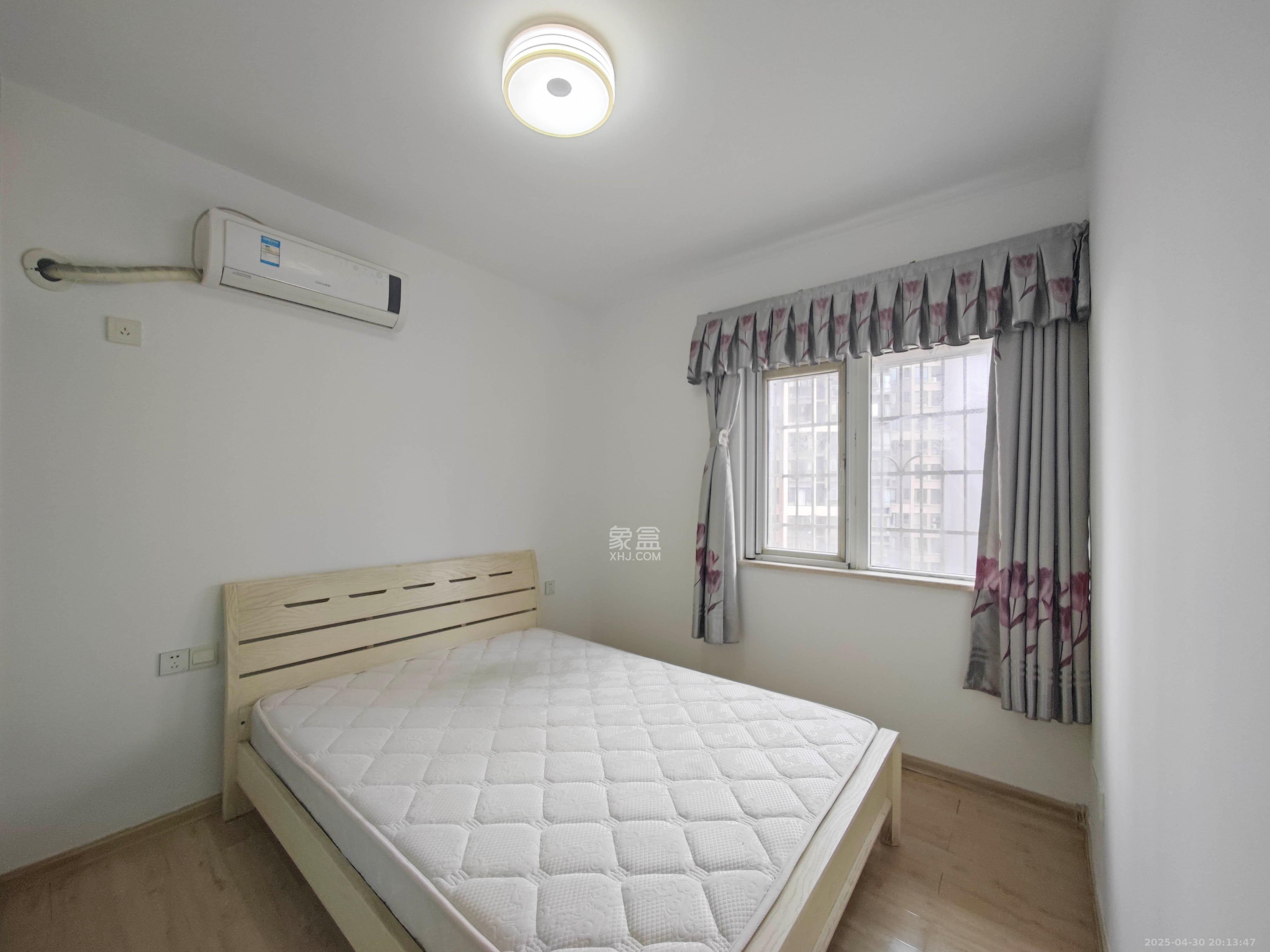 嘉华城(一期) 3室2厅1卫 98.0万 嘉华城(一期) 3室2厅1卫 98.0万卧室