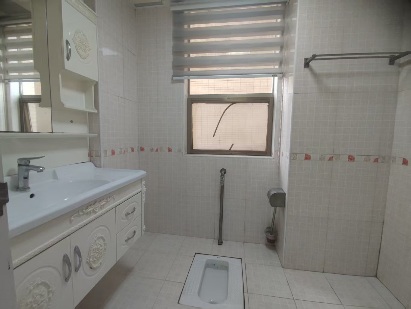 佳宁娜小区(梓山湖小区) 3室2厅2卫 2400.0元/月 佳宁娜小区(梓山湖小区) 3室2厅2卫 2400.0元/月室内图