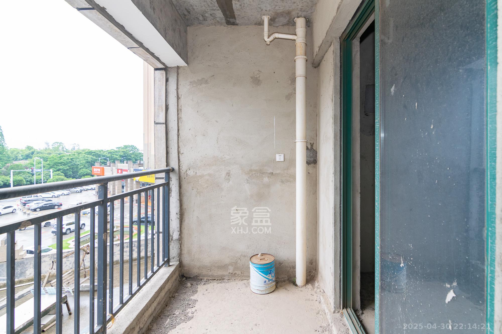 才子城  4室2厅2卫    58.0万 才子城  4室2厅2卫    58.0万阳台