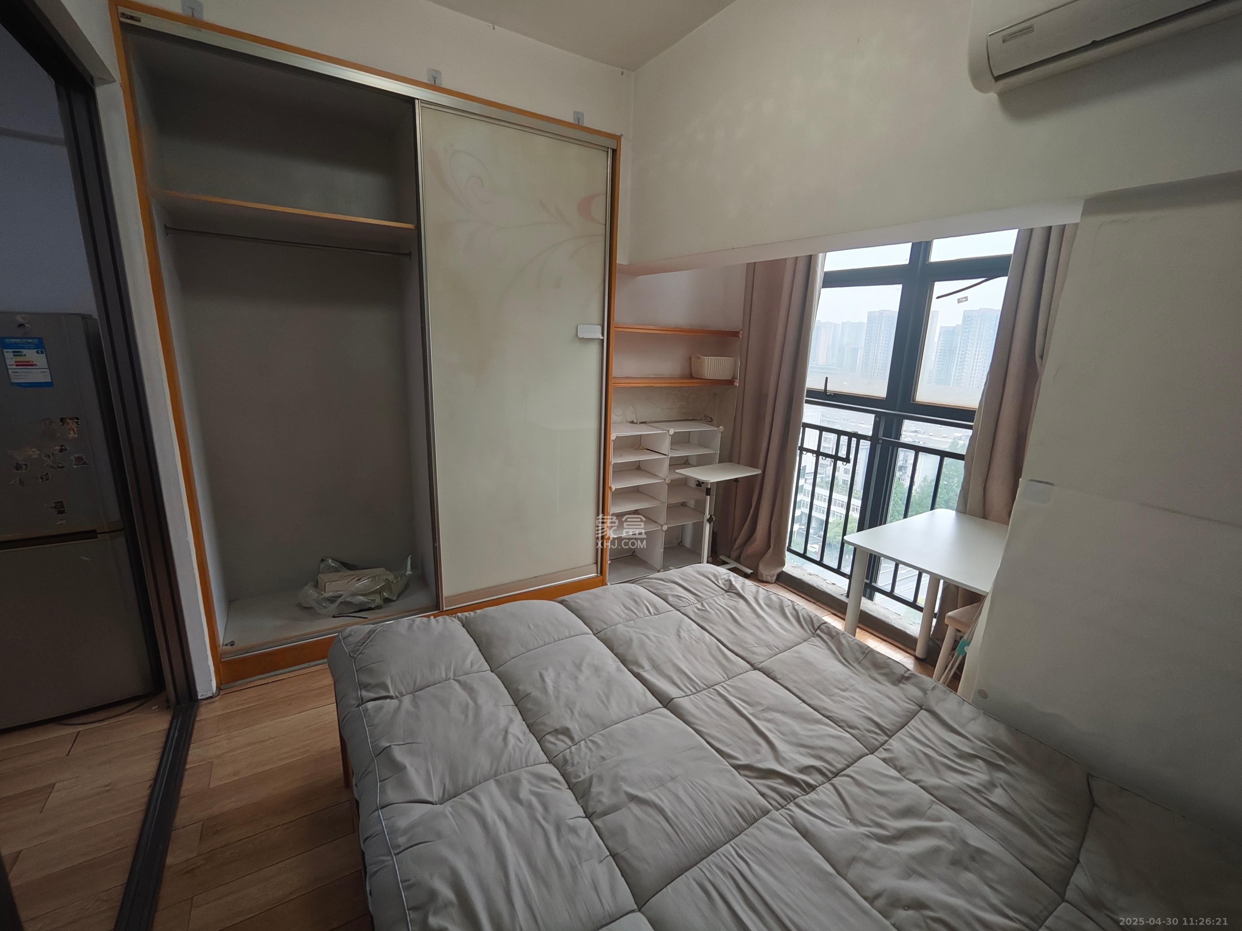 山水华景  1室1厅1卫   1500.00元/月室内图