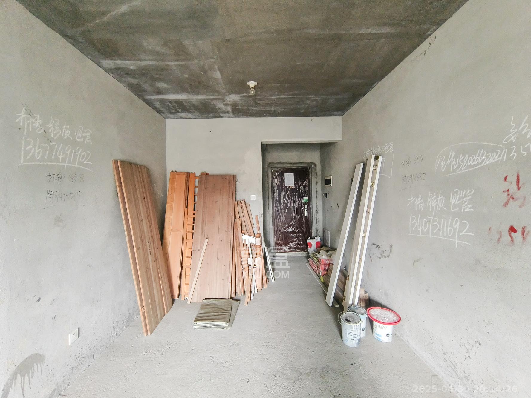 和悦城(蟠龙景苑)  3室1厅1卫   71.80万客厅