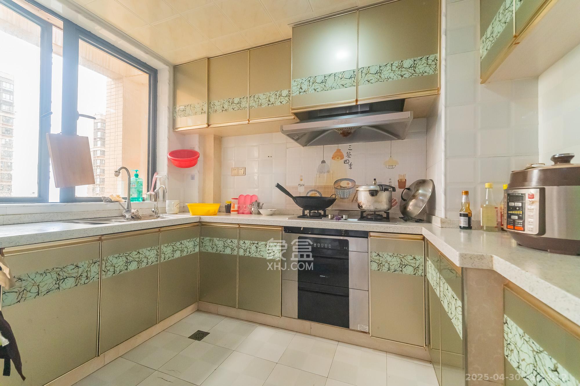 深业睿城 4室2厅2卫 120.8万 深业睿城 4室2厅2卫 120.8万厨房