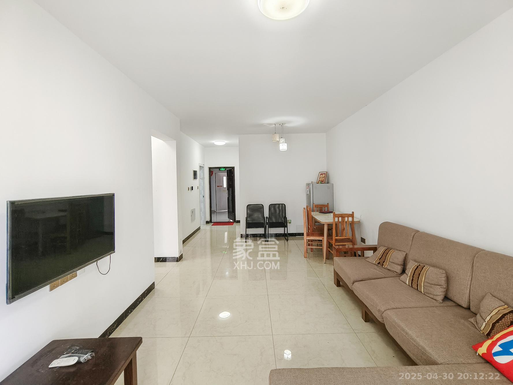 保利香槟国际  2室2厅1卫    54.8万 保利香槟国际  2室2厅1卫    54.8万客厅