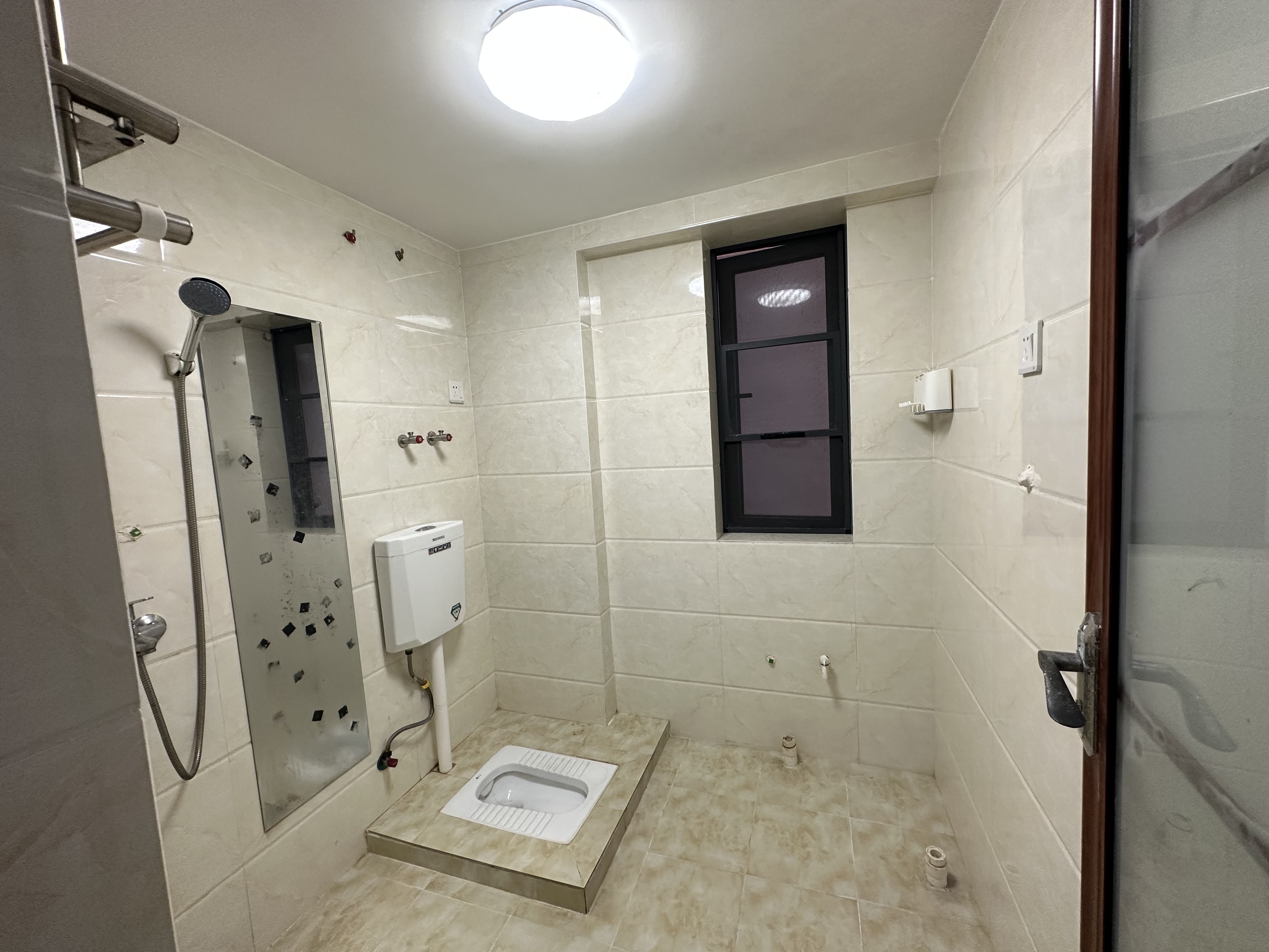 高路华小区 3室2厅2卫 3600.0元/月 高路华小区 3室2厅2卫 3600.0元/月室内图