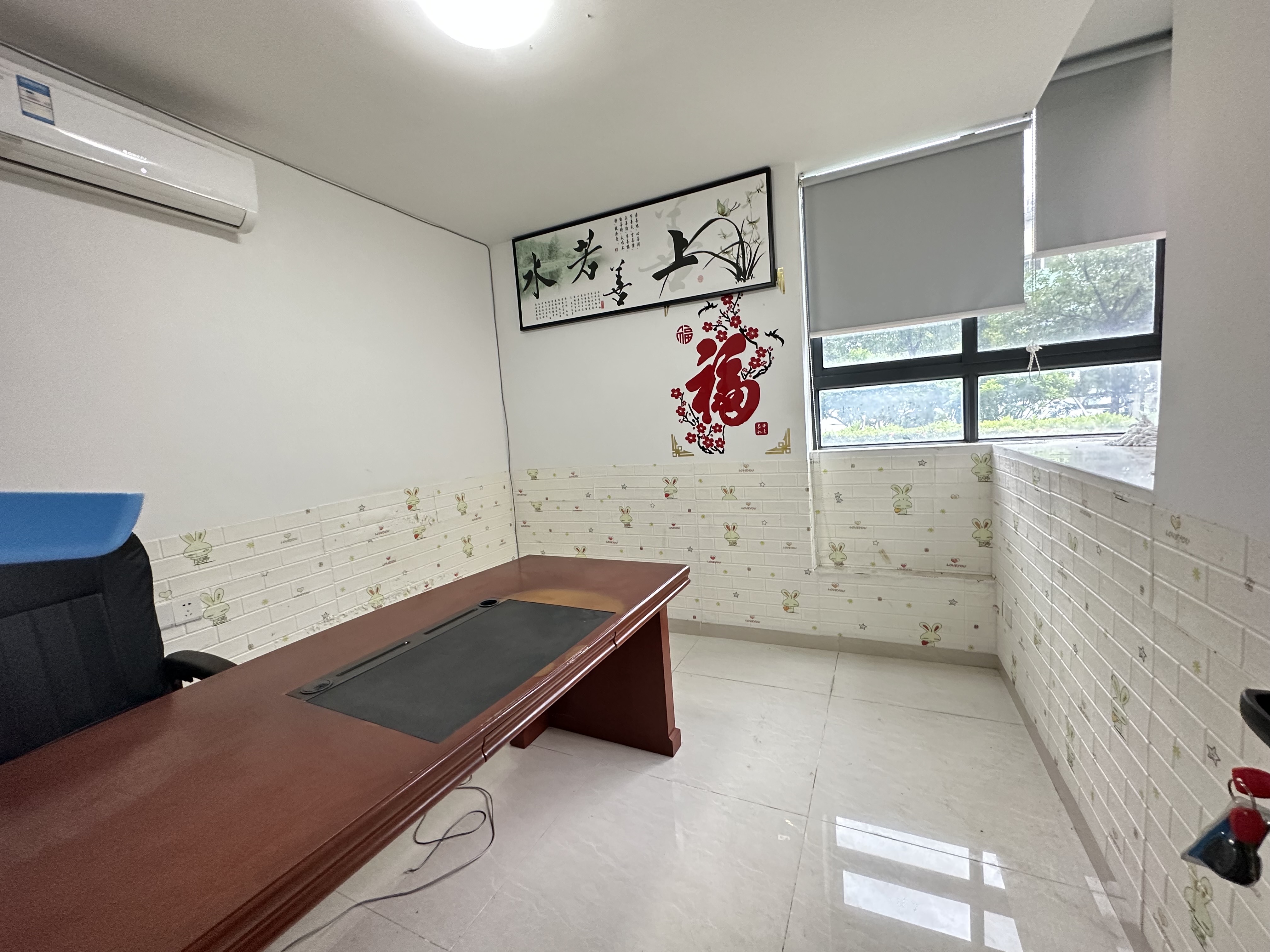 高路华小区  3室2厅2卫   3600.00元/月室内图