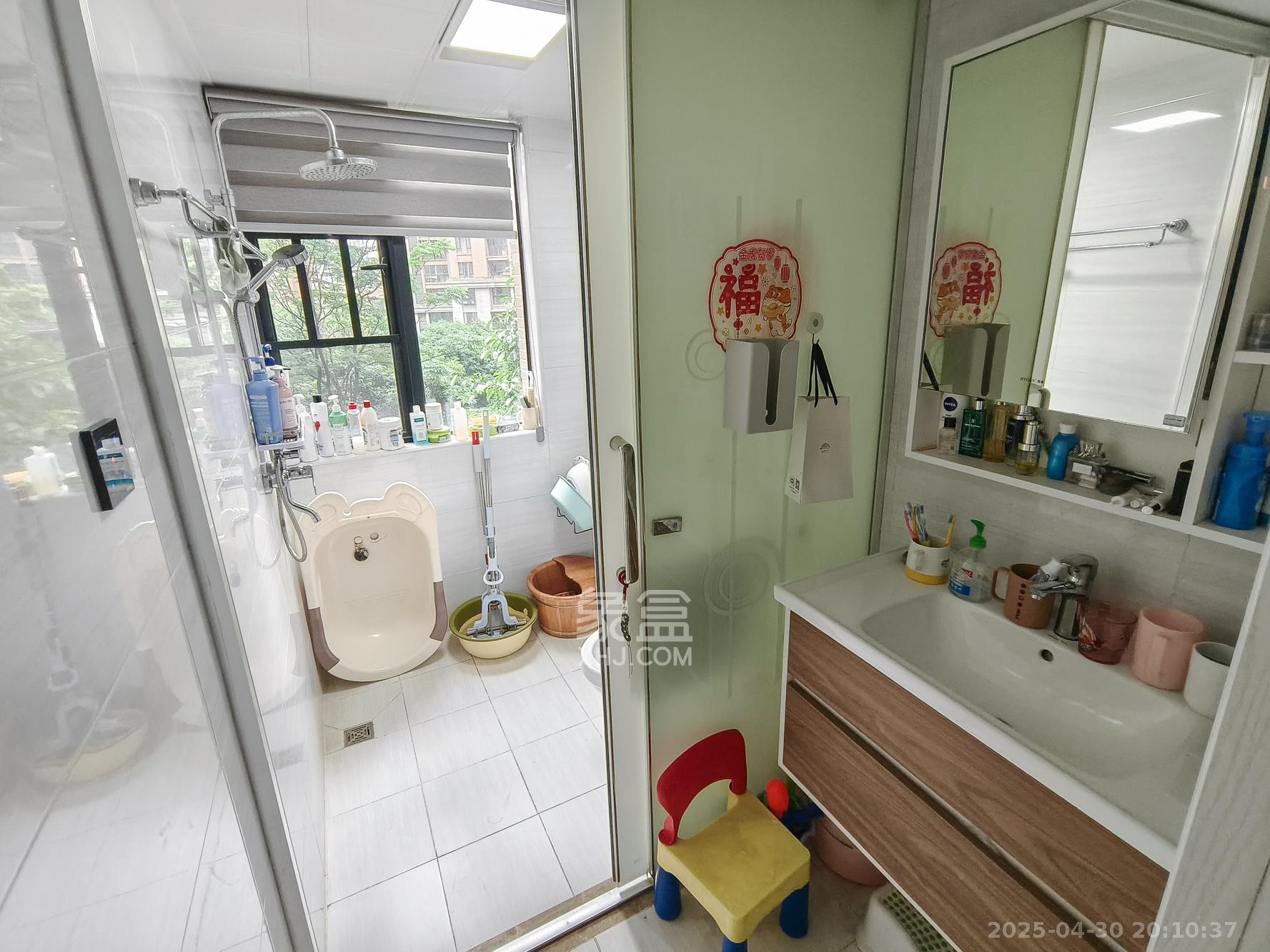 三一街区 3室2厅2卫 73.0万 三一街区 3室2厅2卫 73.0万卫生间