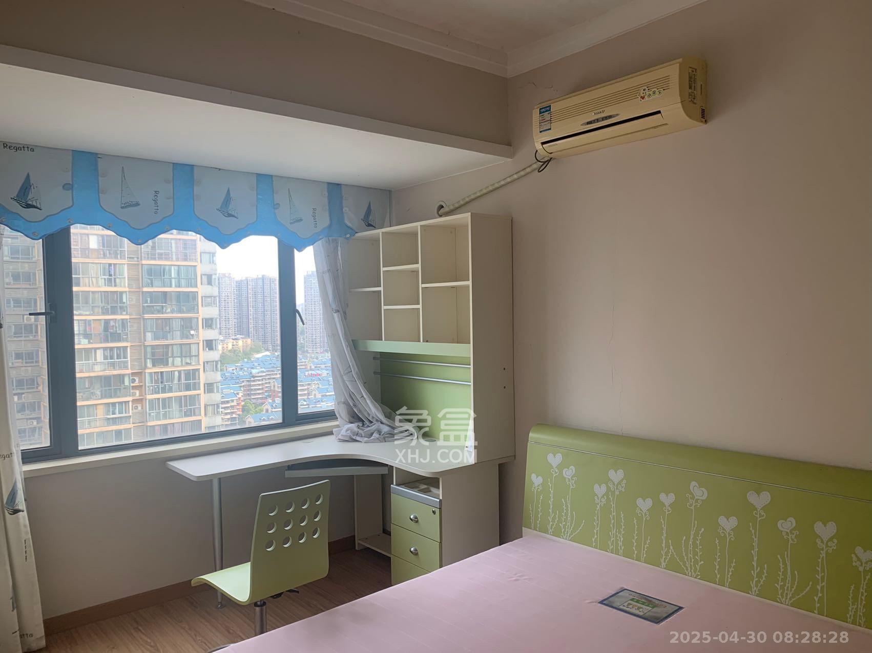 藏珑湖上国际花园 4室2厅2卫 4500.0元/月 藏珑湖上国际花园 4室2厅2卫 4500.0元/月室内图