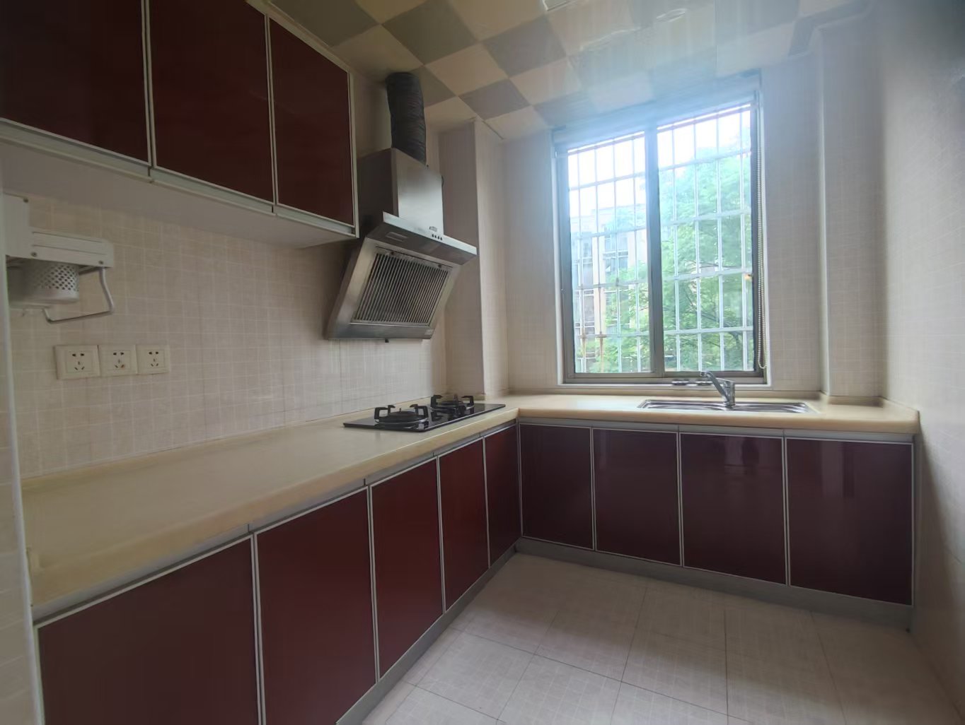 佳宁娜小区(梓山湖小区) 3室2厅2卫 2400.0元/月 佳宁娜小区(梓山湖小区) 3室2厅2卫 2400.0元/月室内图