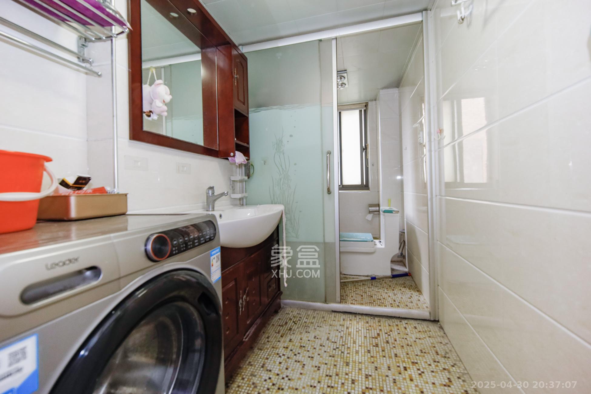 上海城小区 3室2厅1卫 90.0万 上海城小区 3室2厅1卫 90.0万卫生间