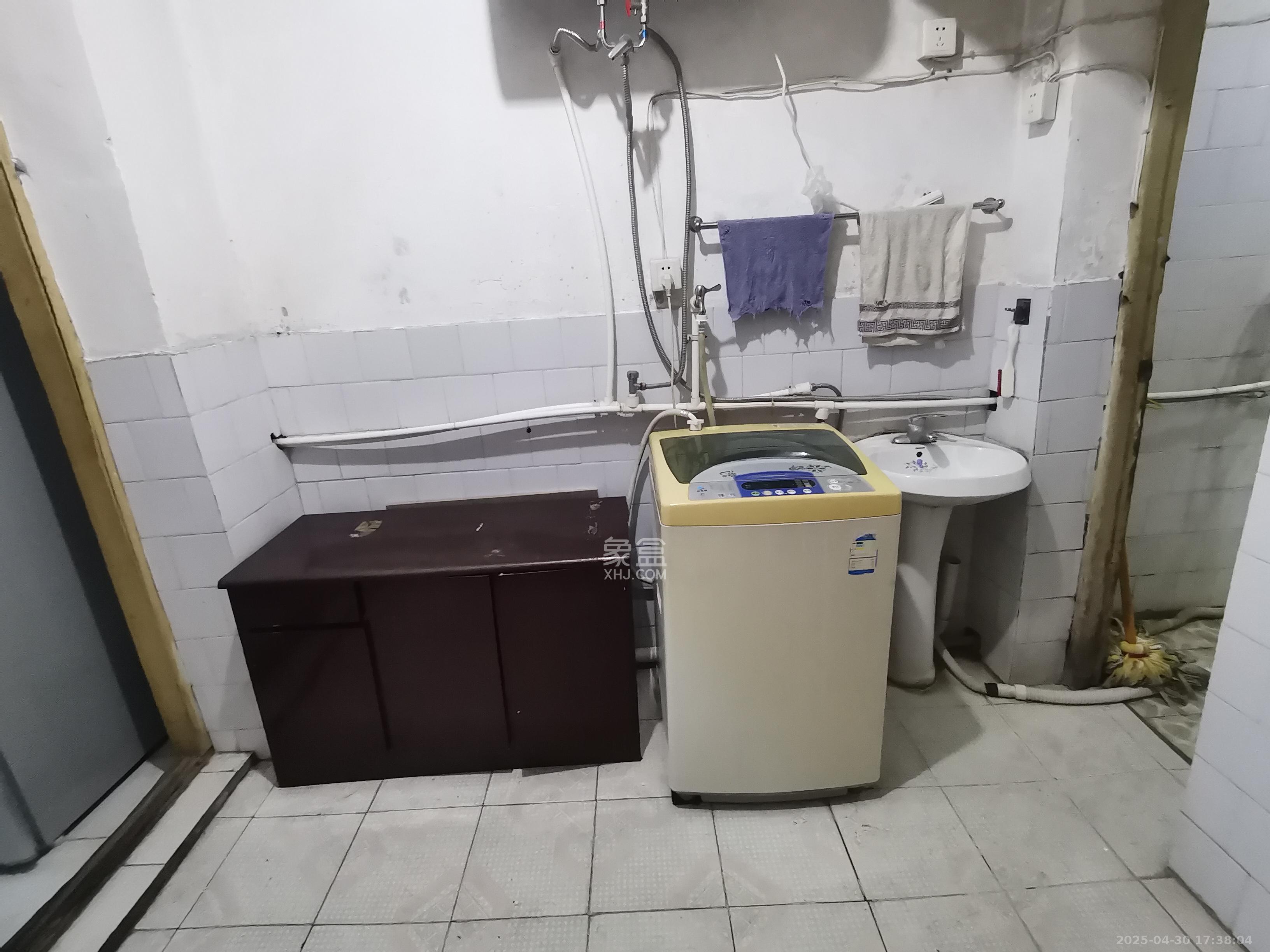 中建五局信和苑二区  2室1厅1卫   1300.00元/月室内图