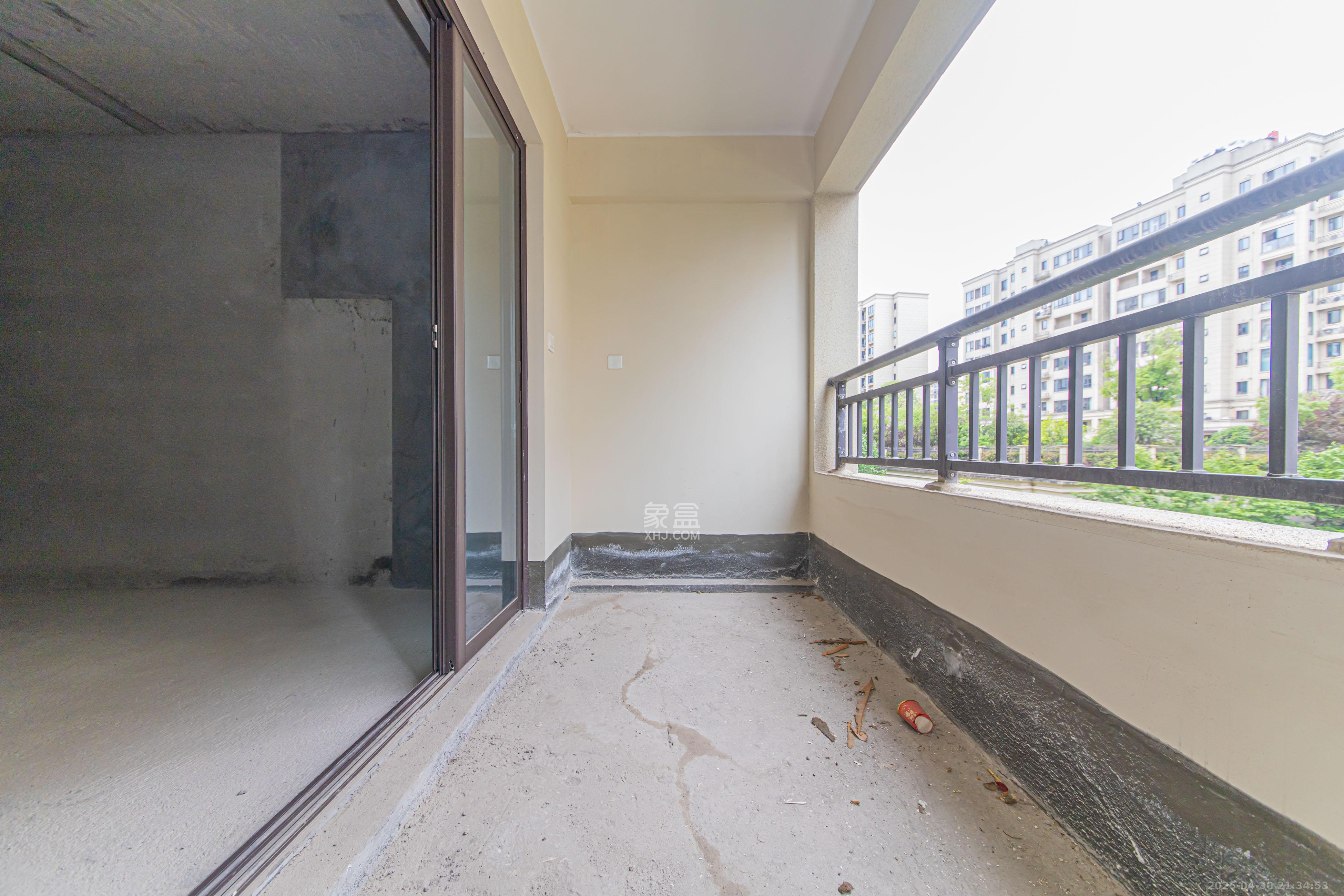 长沙美的梧桐庄园 3室2厅2卫 125.0万 长沙美的梧桐庄园 3室2厅2卫 125.0万阳台