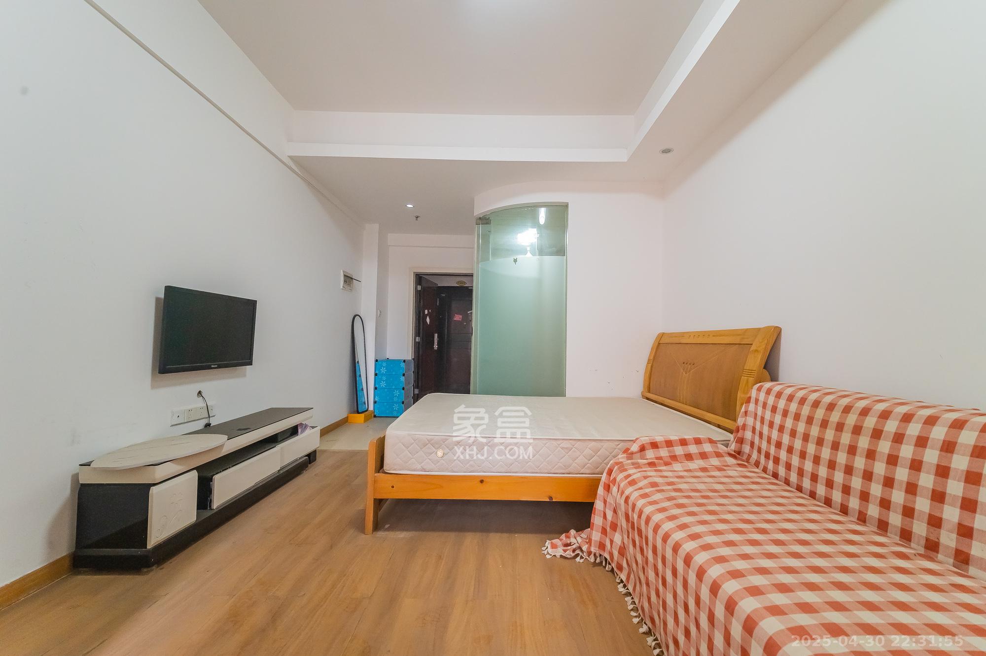 水岸世景  1室1厅1卫    19.8万 水岸世景  1室1厅1卫    19.8万客厅