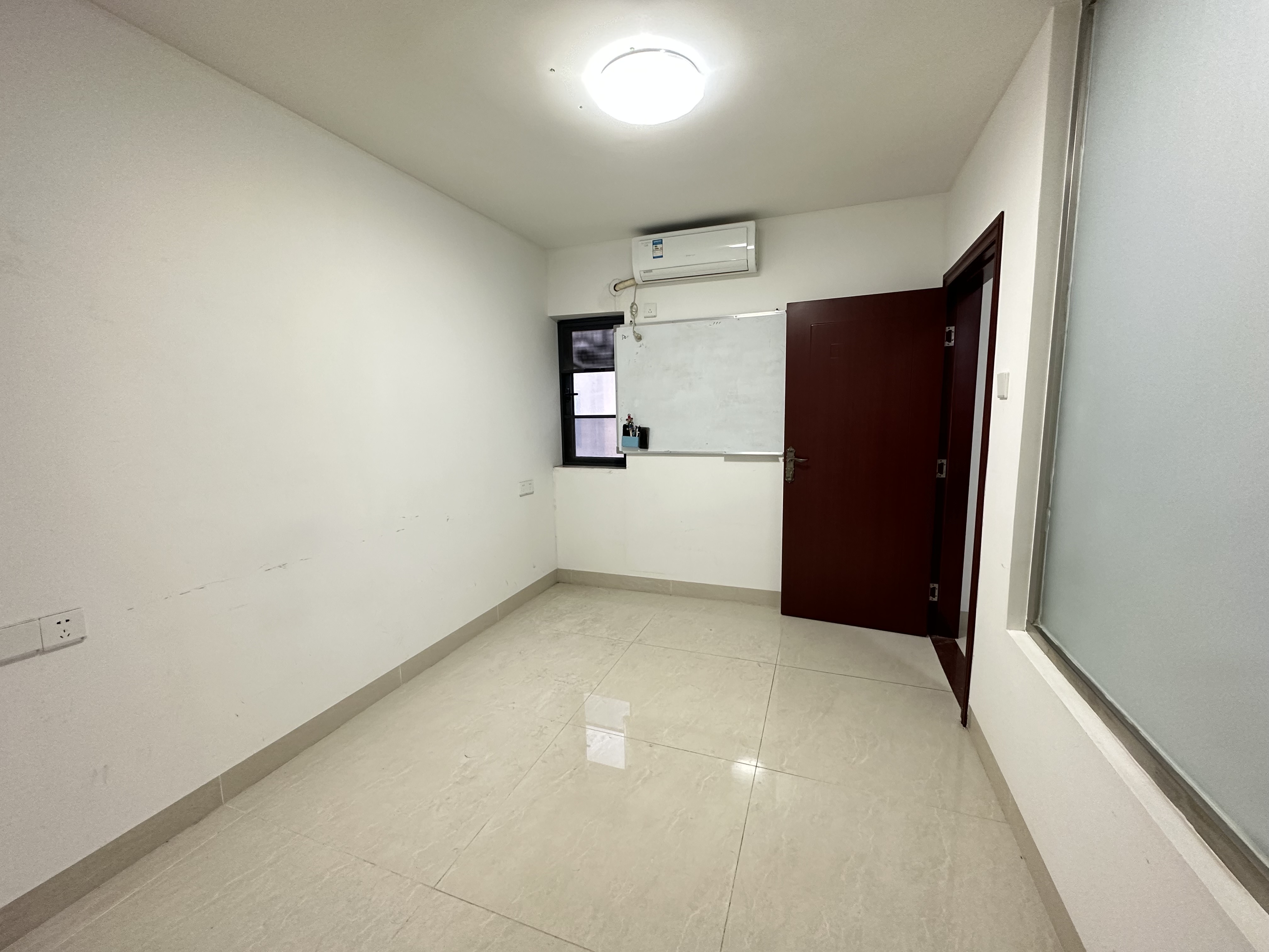 高路华小区  3室2厅2卫   3600.00元/月室内图