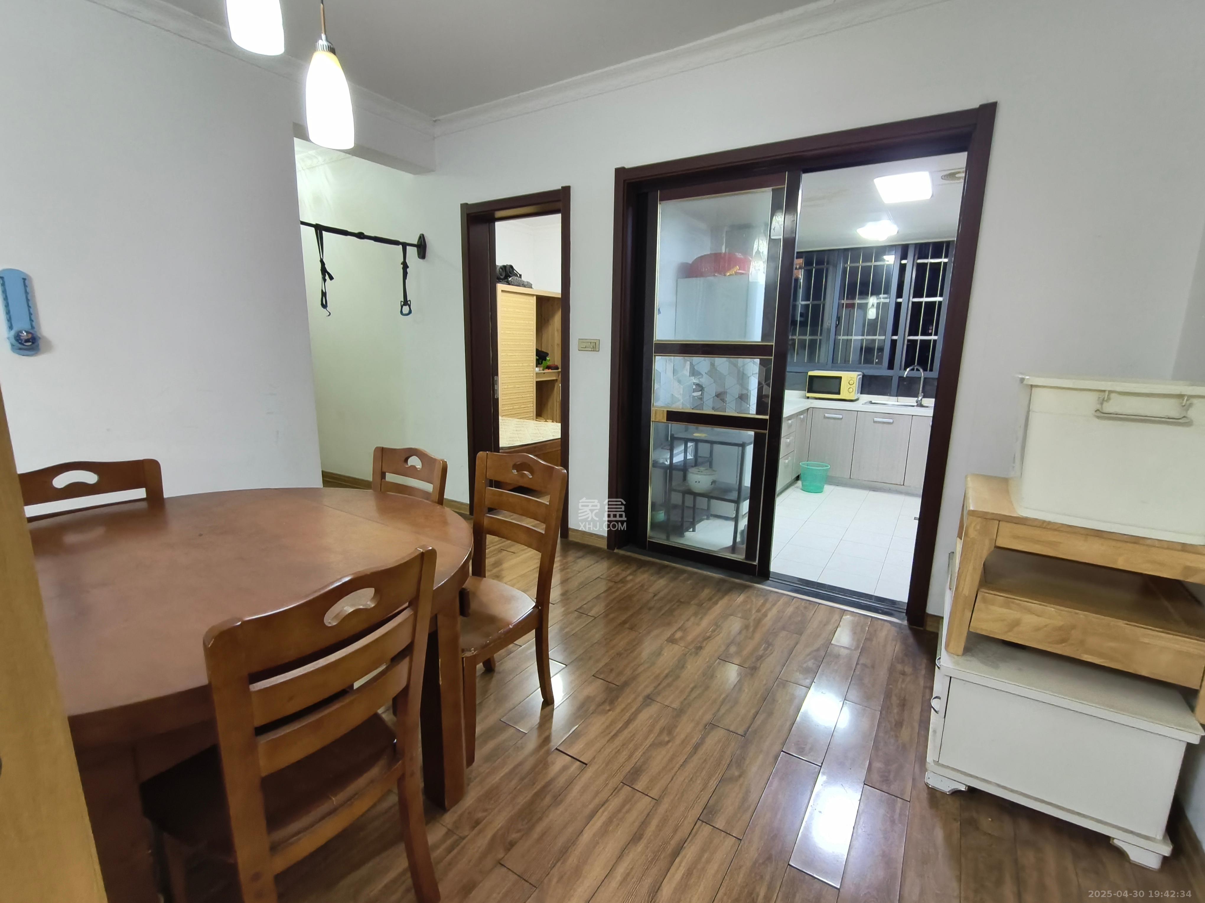 兴威帕克水岸  3室2厅2卫   2300.00元/月室内图