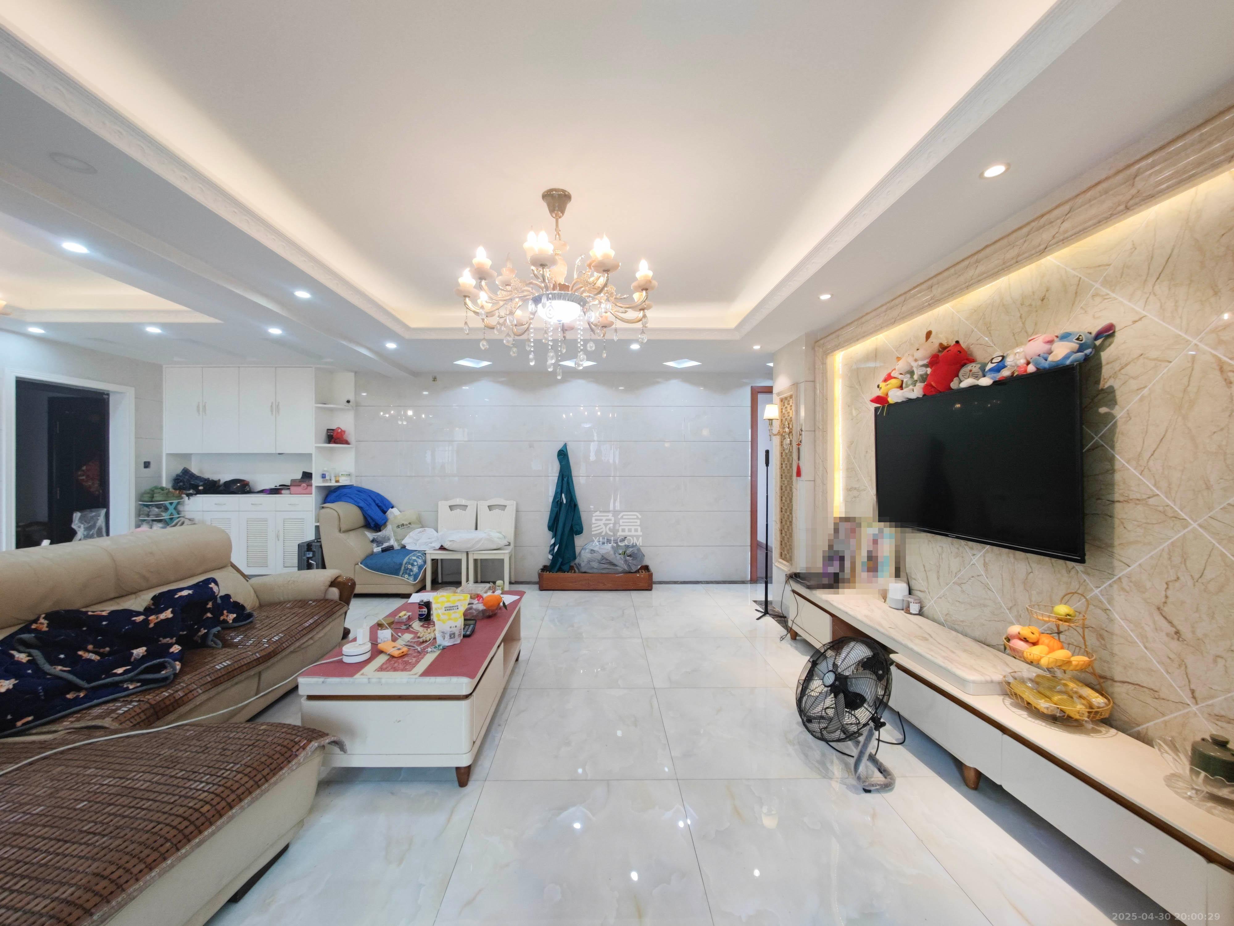 丽发新城  3室2厅2卫   88.00万客厅