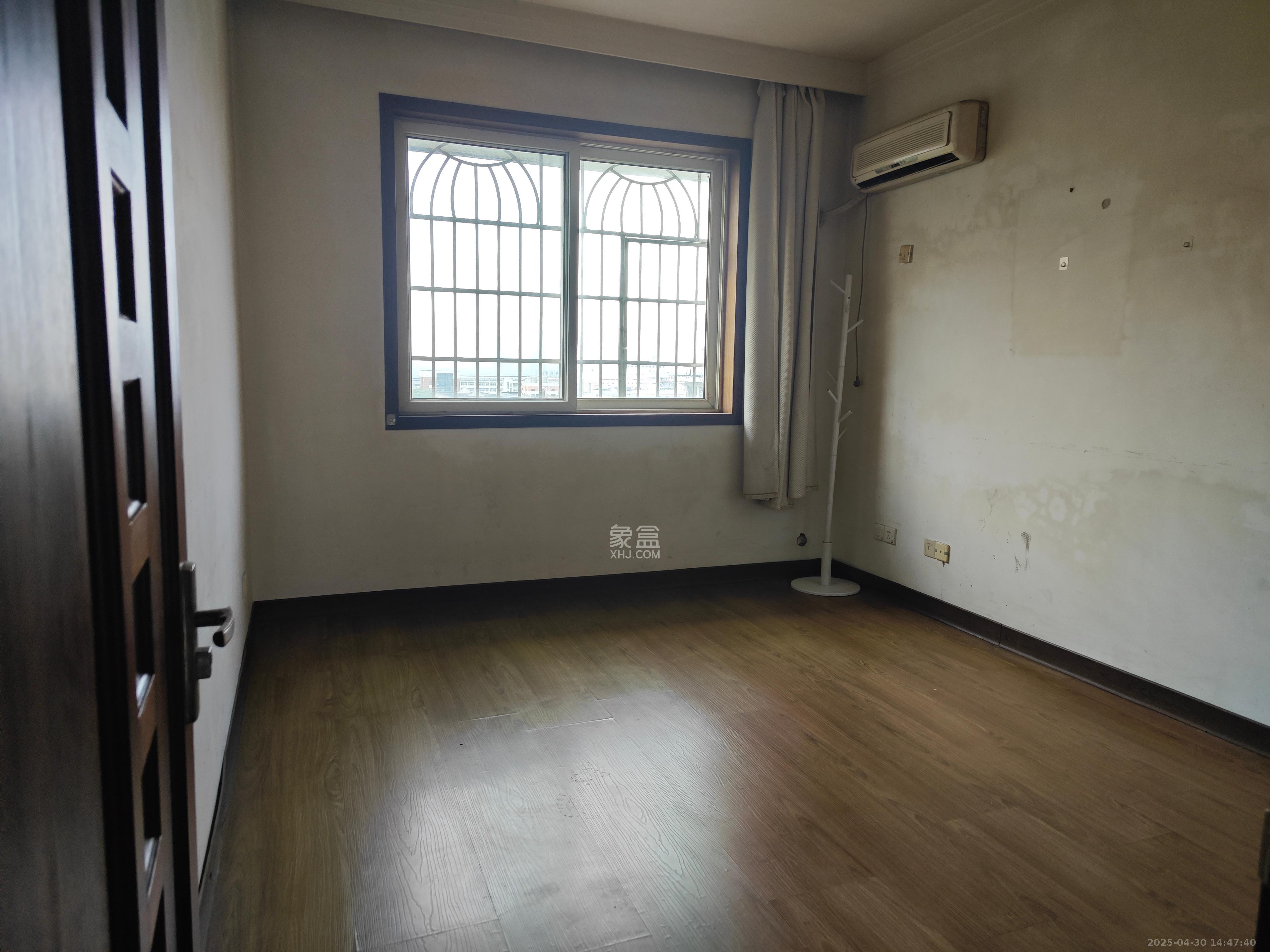 星沙国税局宿舍(星邻东苑) 4室2厅1卫 2100.0元/月 星沙国税局宿舍(星邻东苑) 4室2厅1卫 2100.0元/月室内图