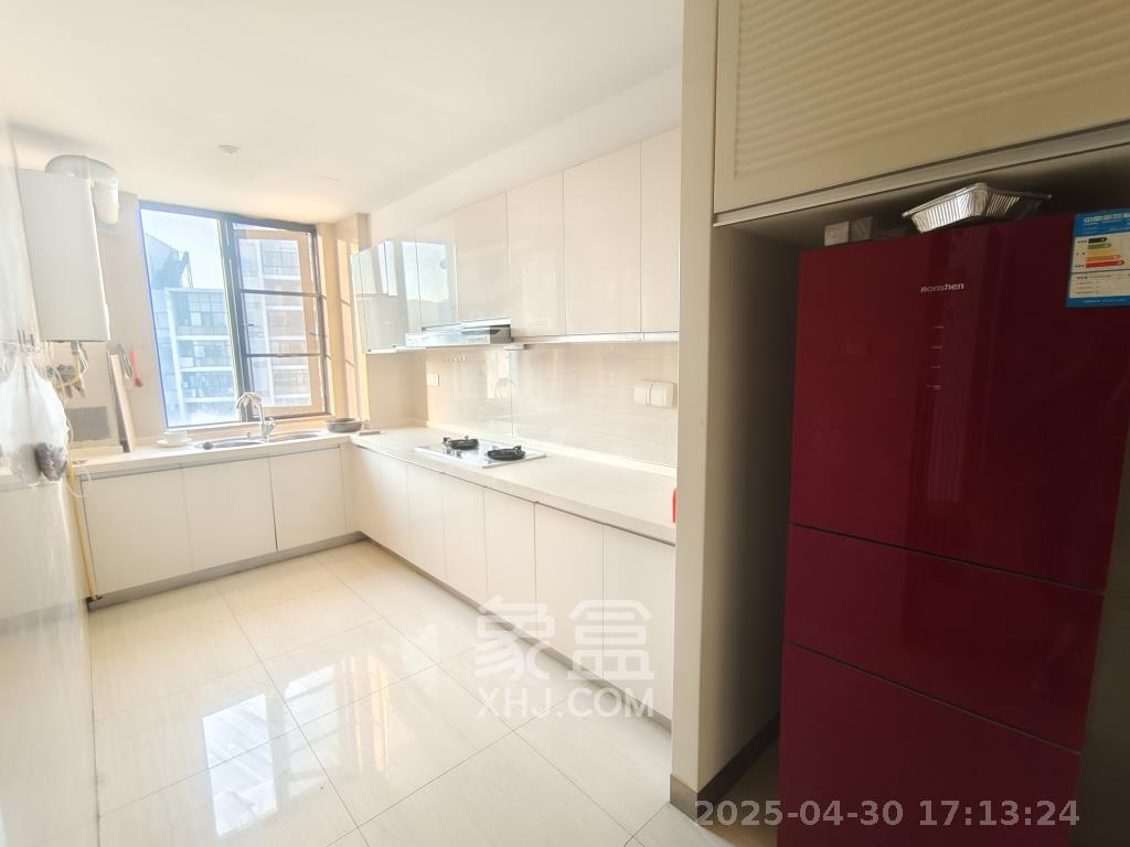 阳光100三期  3室2厅2卫   2800.00元/月室内图