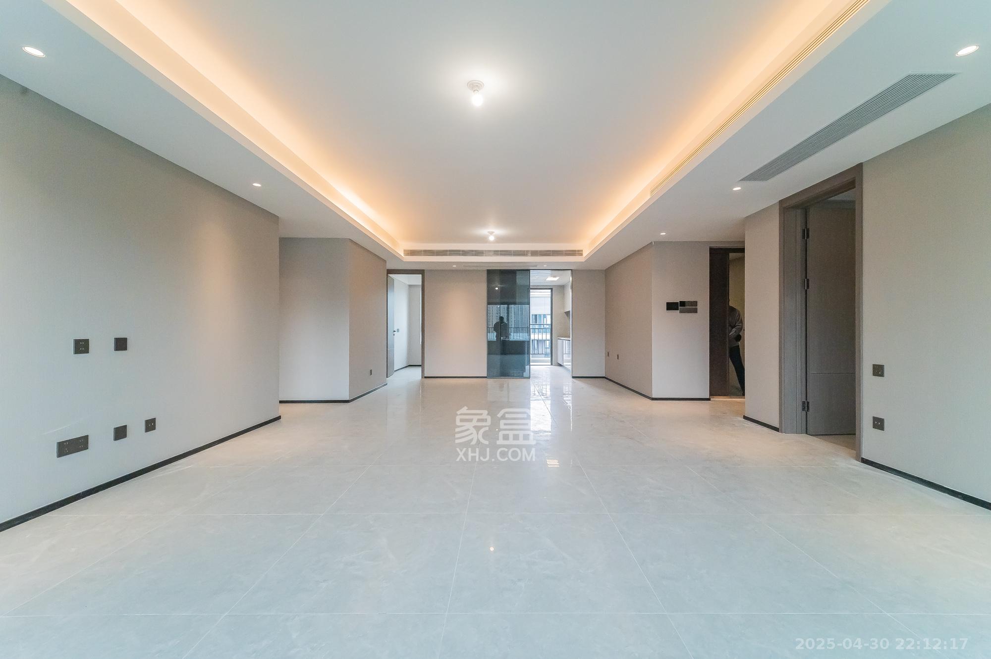 万科松湖天地 4室2厅3卫 206.0万 万科松湖天地 4室2厅3卫 206.0万客厅