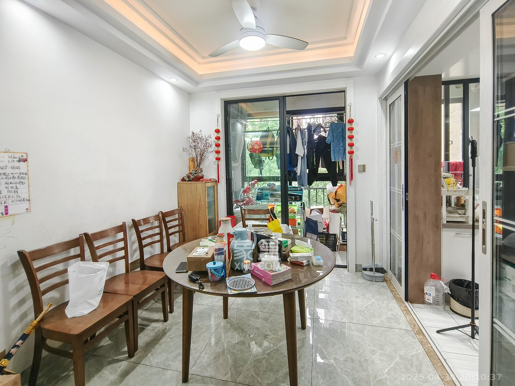 三一街区 3室2厅2卫 73.0万 三一街区 3室2厅2卫 73.0万客厅