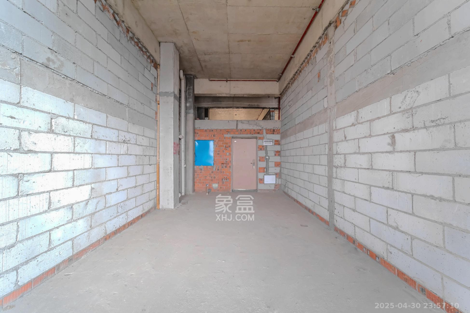 佳俊万家府 1室0厅0卫 28.8万 佳俊万家府 1室0厅0卫 28.8万客厅