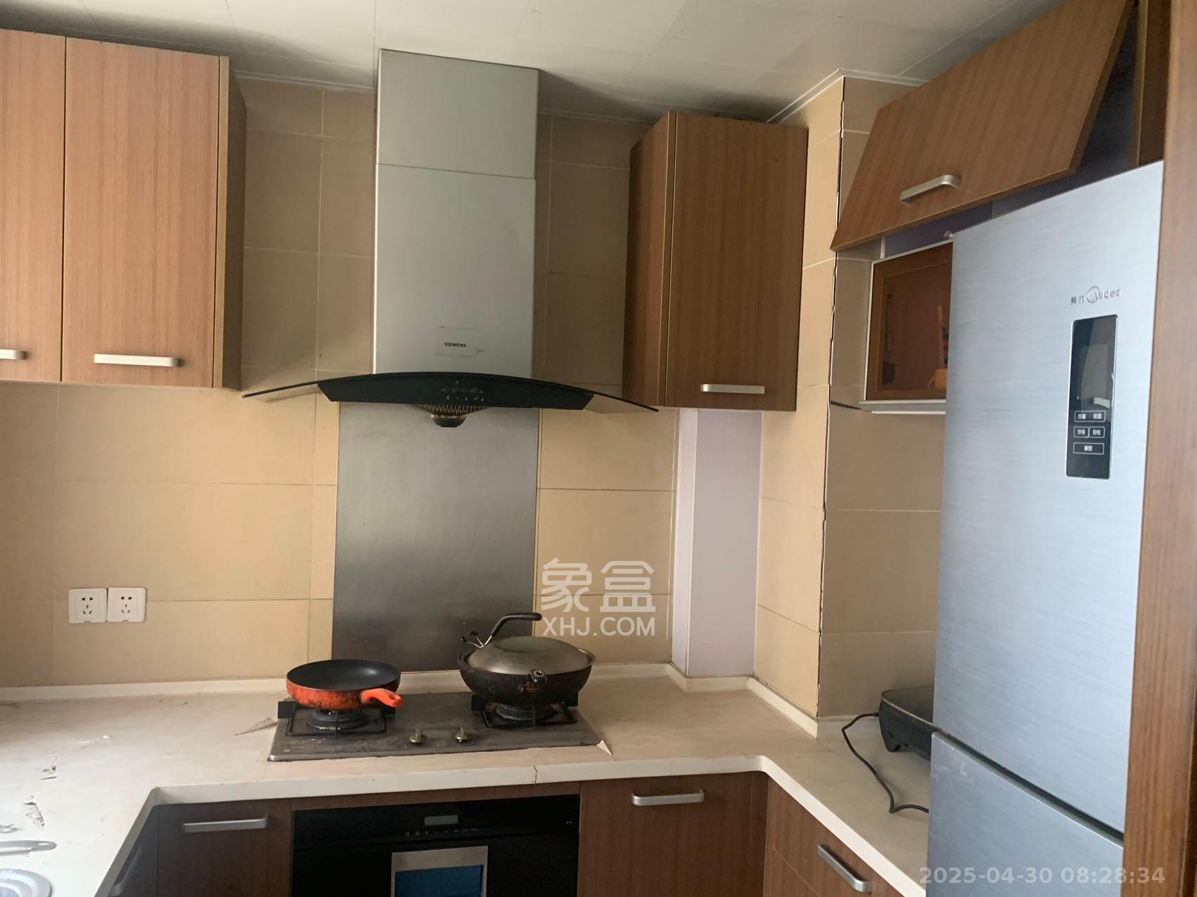 藏珑湖上国际花园 4室2厅2卫 4500.0元/月 藏珑湖上国际花园 4室2厅2卫 4500.0元/月室内图