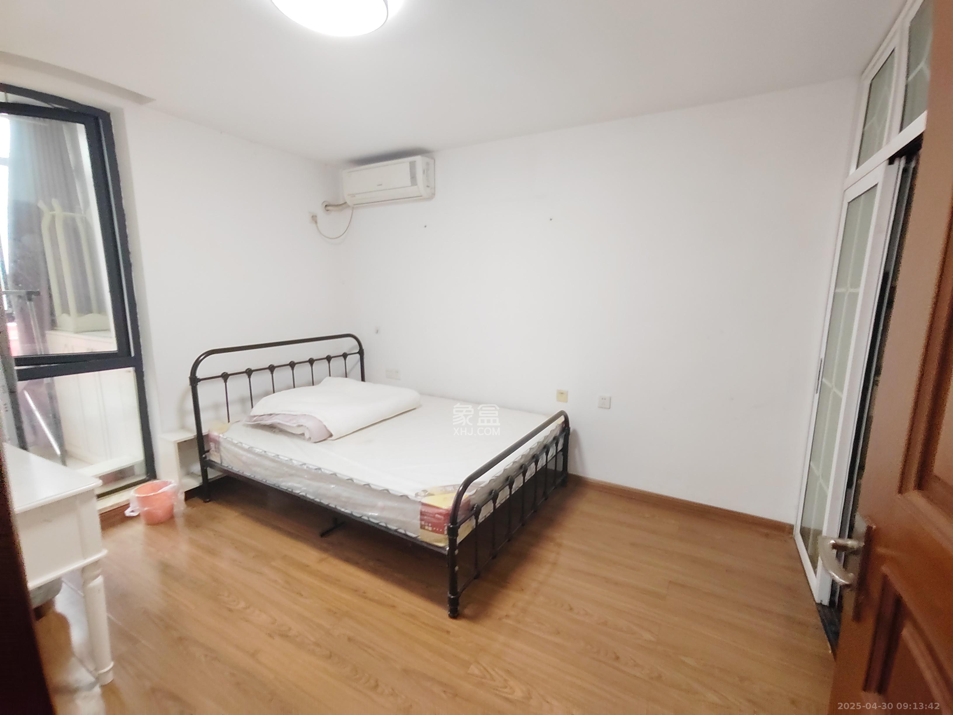 阳光100三期  3室2厅2卫   2400.00元/月室内图