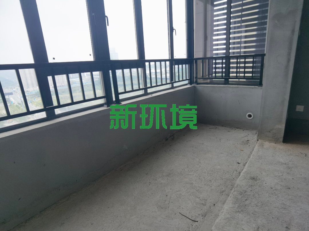 中建凤栖台  4室2厅2卫   58.00万客厅